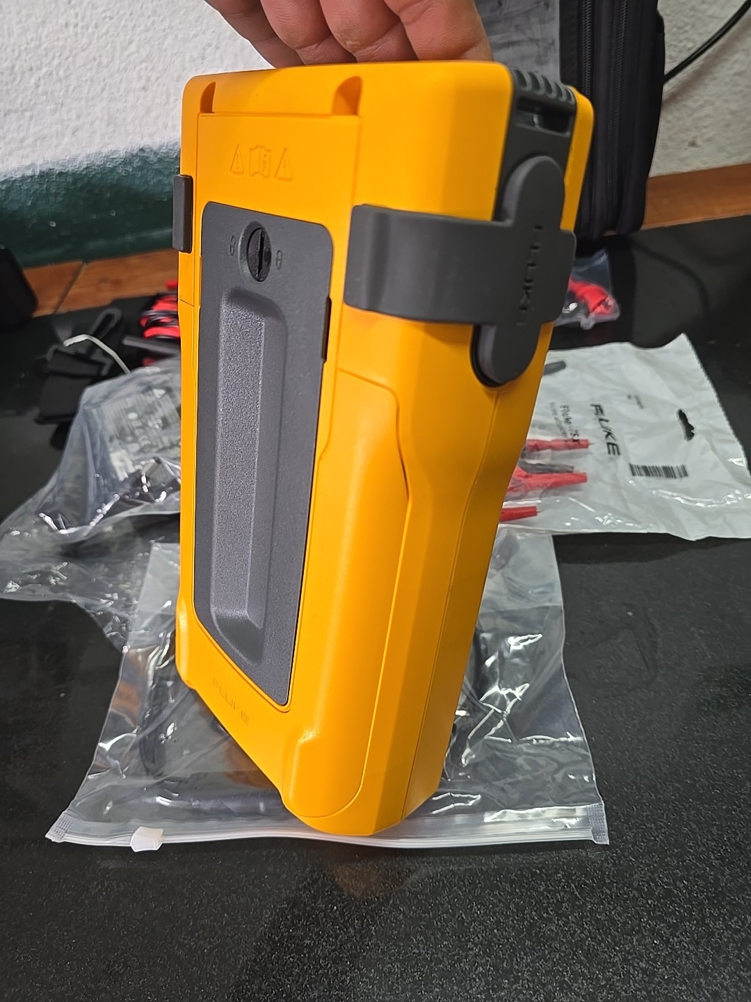 Fluke 754 Documenting Process Calibrator with HART Communication