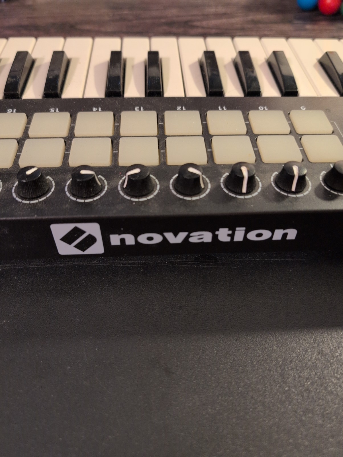 Novation LaunchKey Mini MK2 25-Key Portable MIDI Keyboard Controller - Black