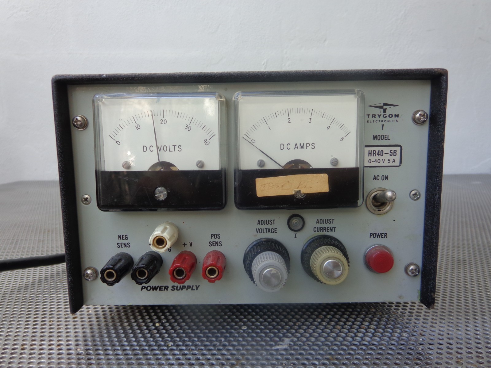 Trygon Electronics Hr40-5b DC Power Supply 0-40V 5A