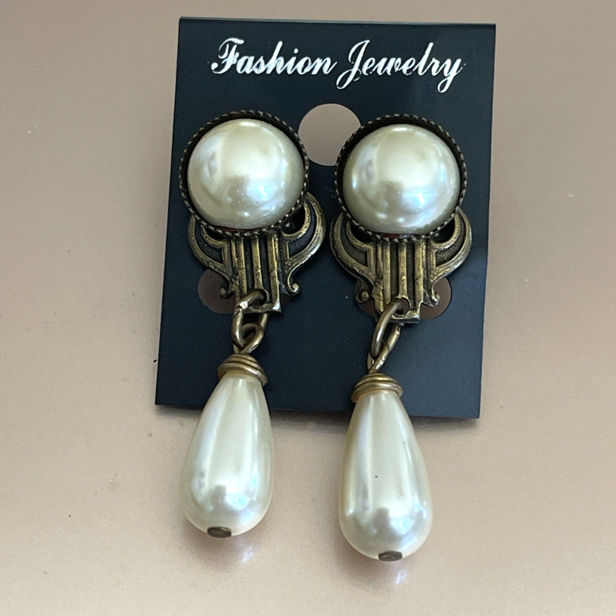 MCM gold tone drop pearl earrings – pierced
