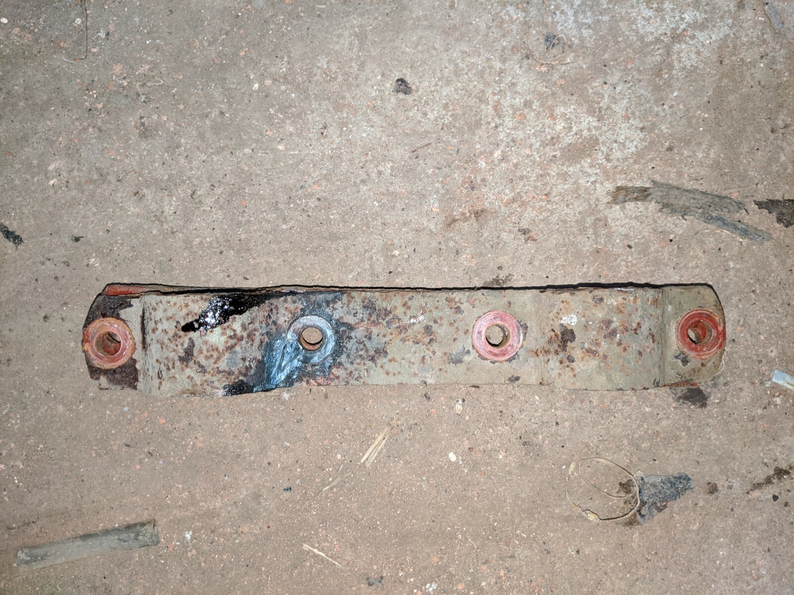 ANTI ROLL BAR BUSH HOLDERS  REMOVED FROM FORD 75-E-15