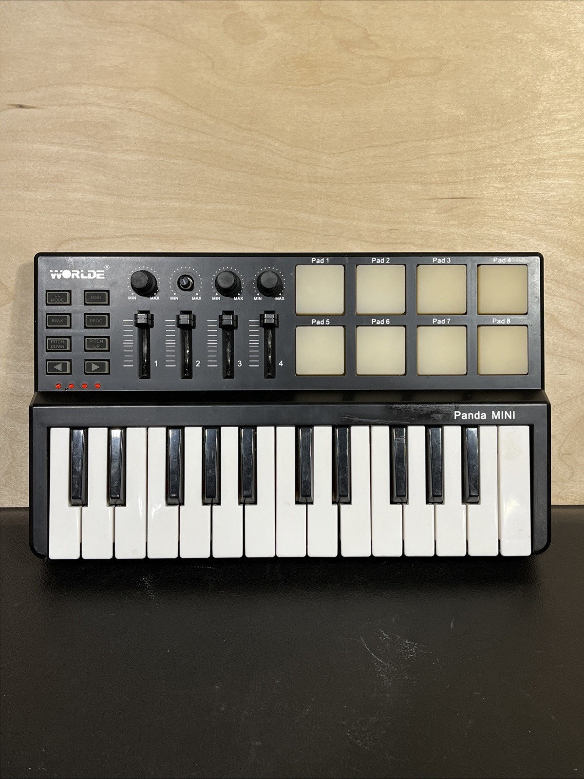 WORLDE Panda MINI 25-Key USB MIDI Keyboard and Drum Pad Controller MISSING KNOB