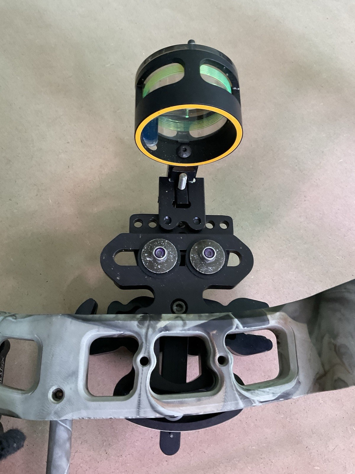 DIAMOND ARCHERY STUD RH BOW