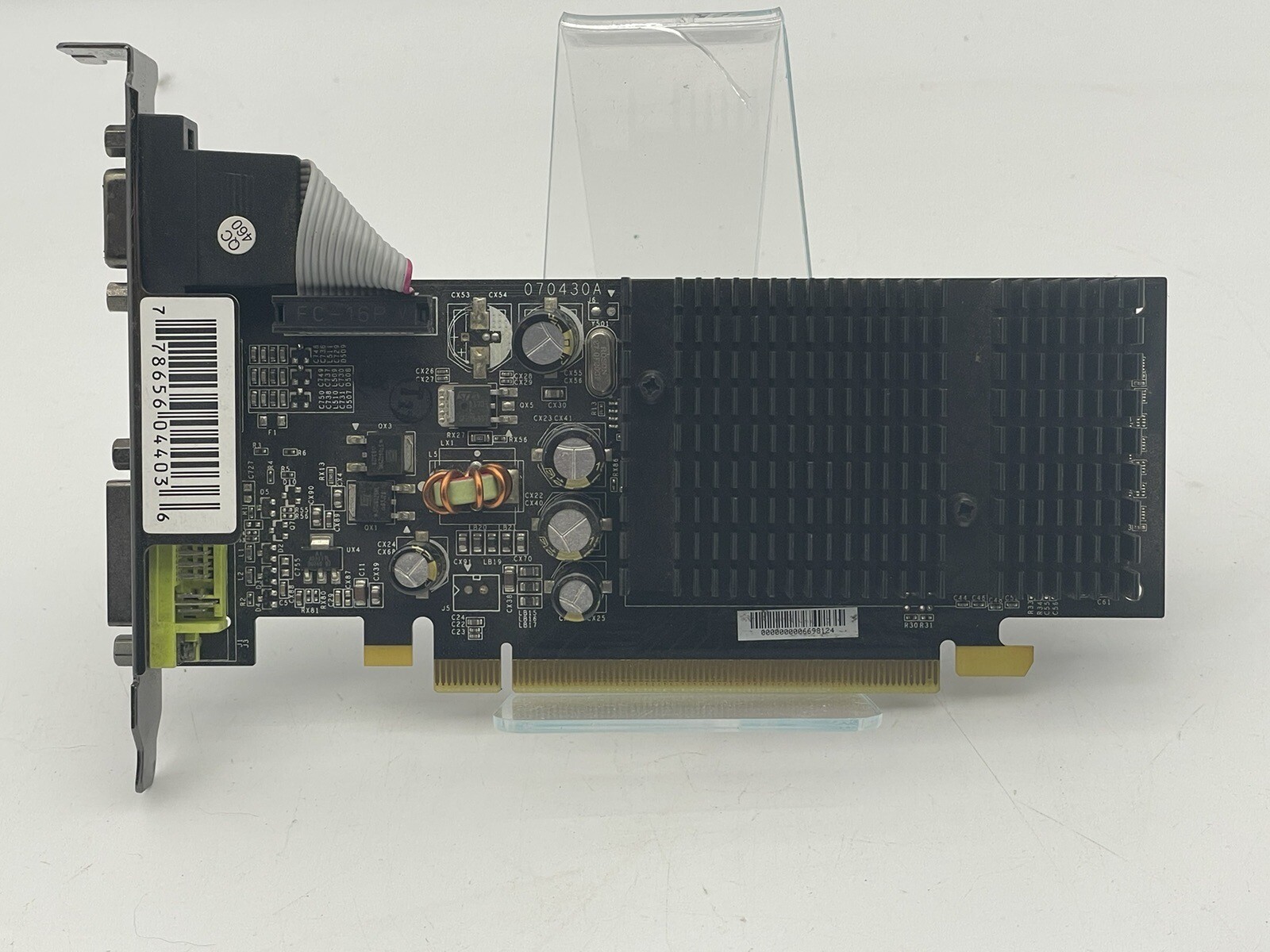 XFX pv-t72s-wang v2.2 W07/08 GF 7200GS 256MB DVi/VGA/S-Video PCiE Video Card