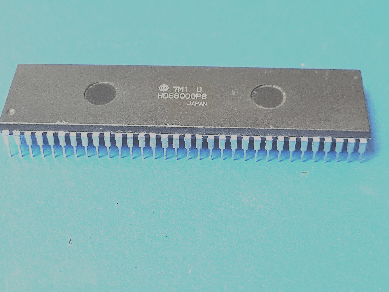 HITACHI HD68000UP8 IC,MICROPROCESSOR,32-BIT,MOS,DIP,64PIN,PLASTIC