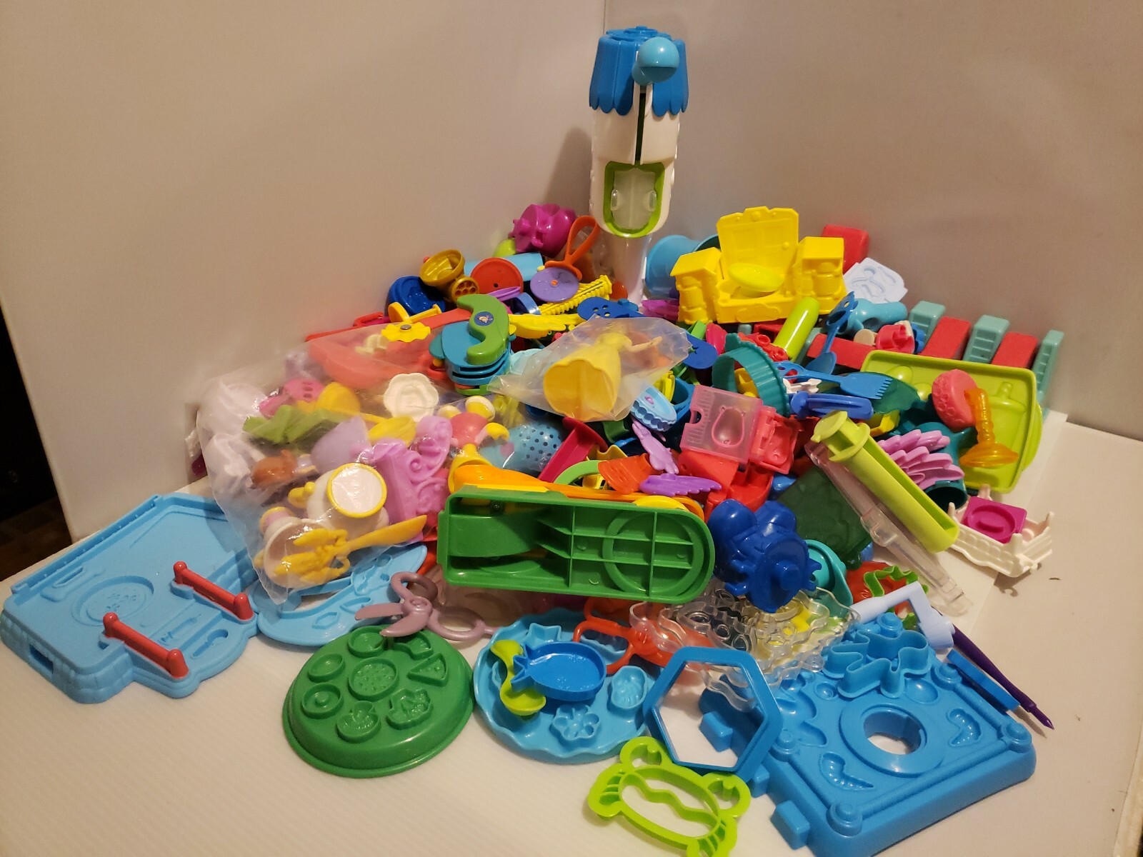 Huge Lot Of 230 Play-Doh Disney, Molds, Figures, Sweet Shoppe, Burgers, Pizza...