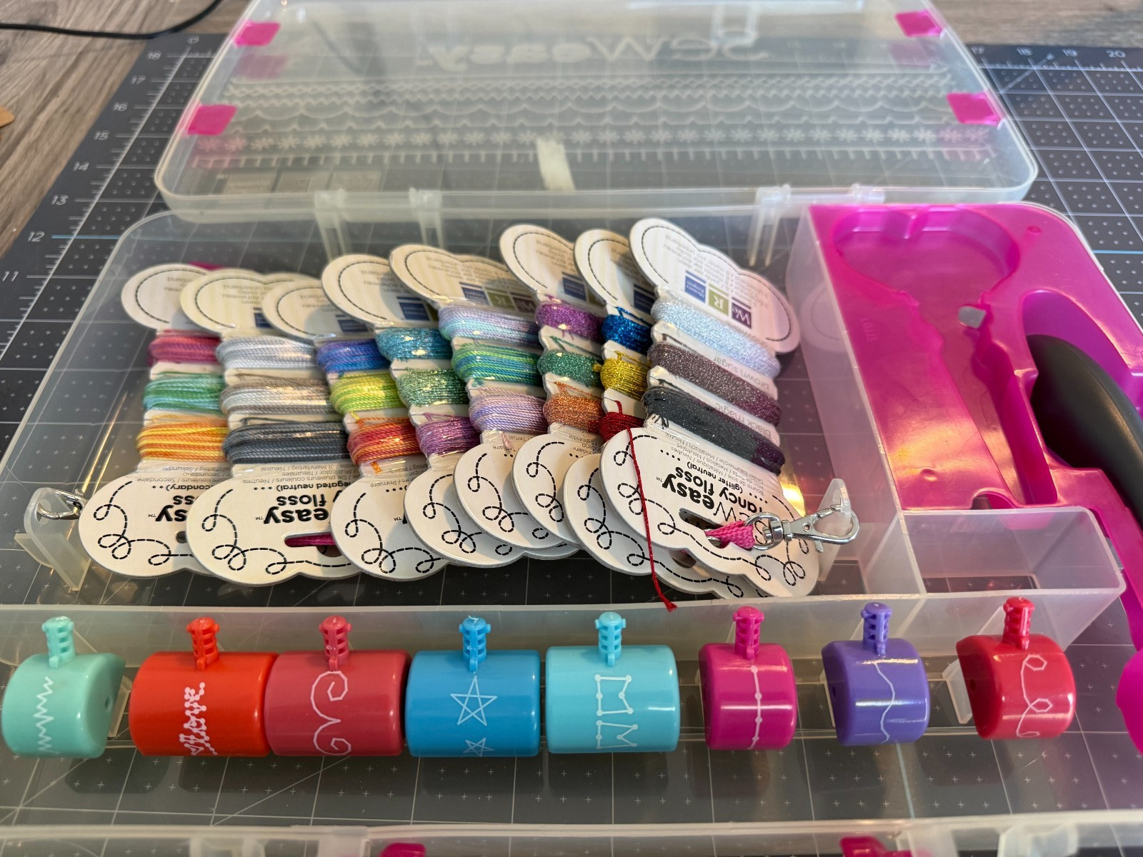 We R Memory Keepers Sew Easy w Case, Floss Cards, 8Heads, Mat, Tool
