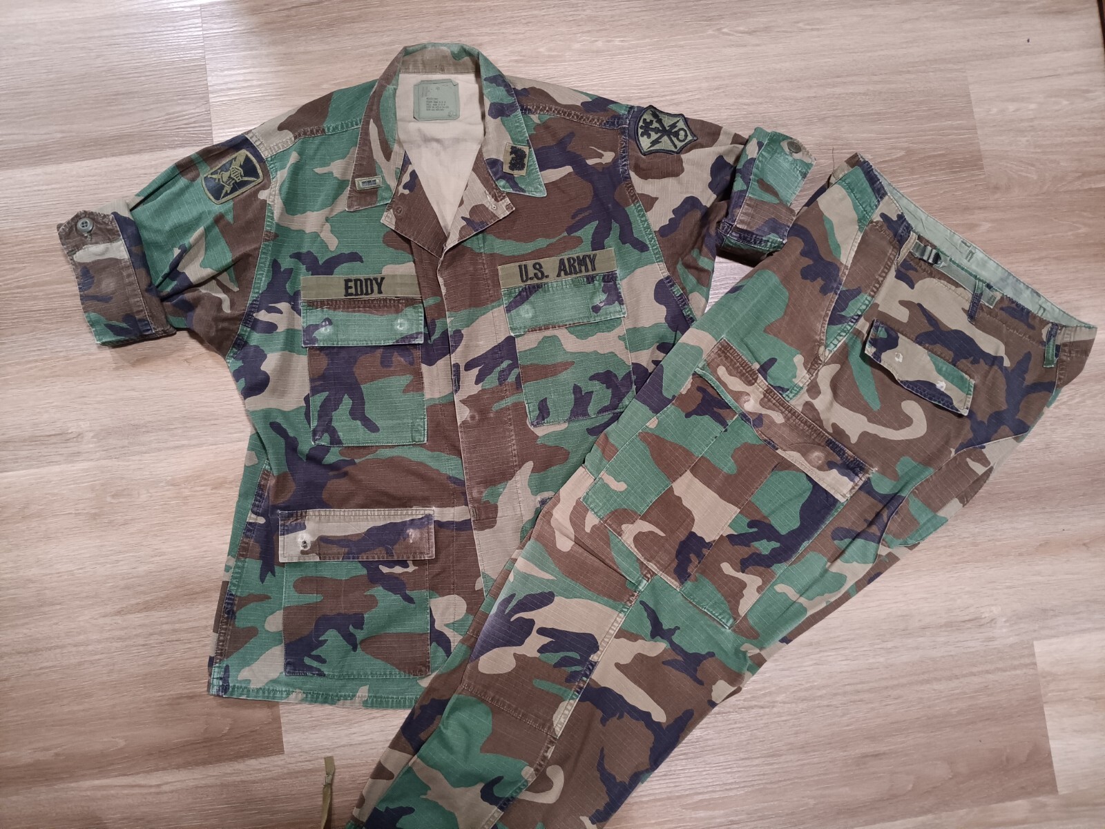 Original Desert Storm USA Army Uniform with Old Ironside Patches Size Medium