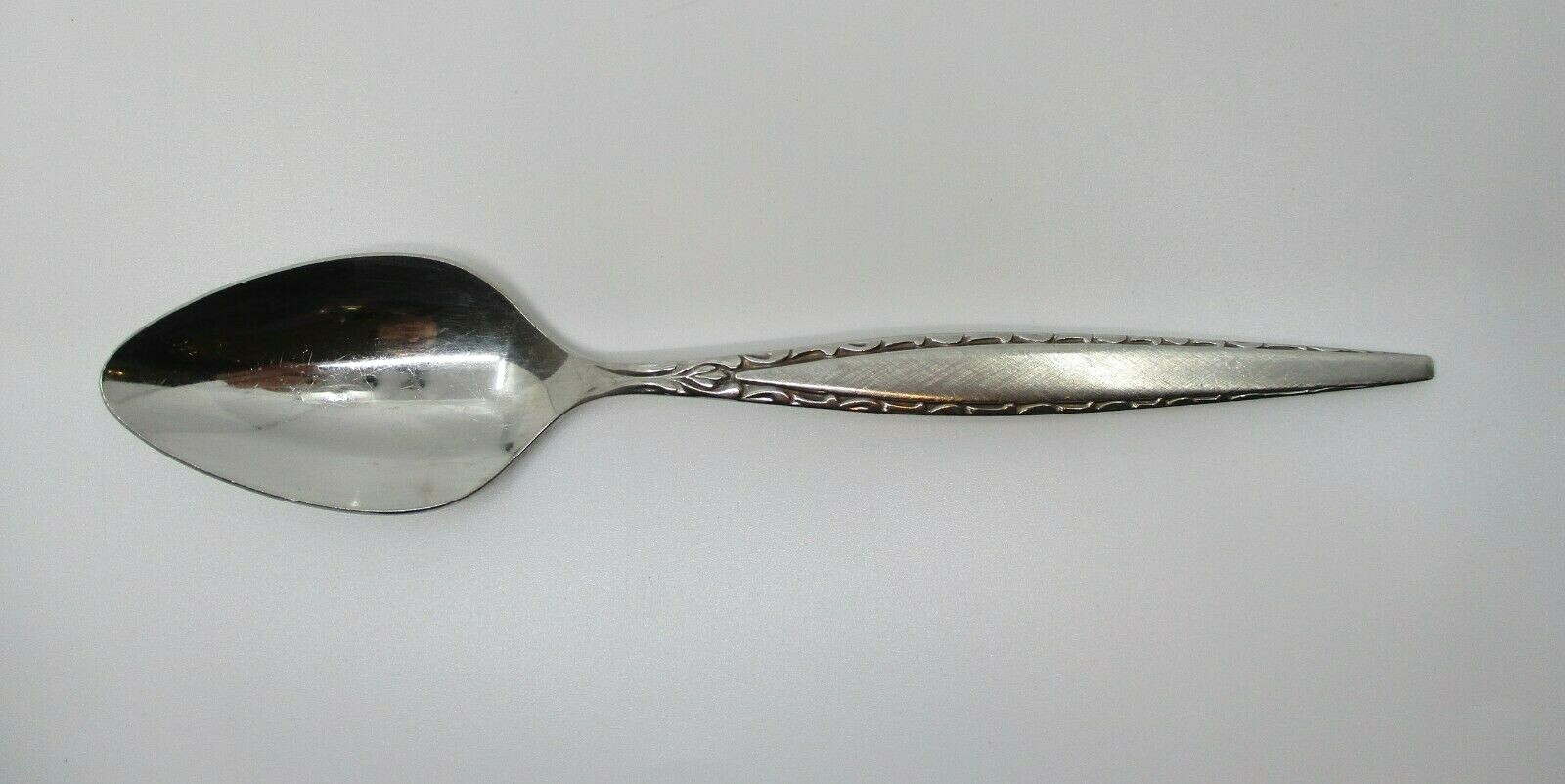 ONEIDA STAINLESS VENETIA TEASPOON   - 6 1/8"- 03F