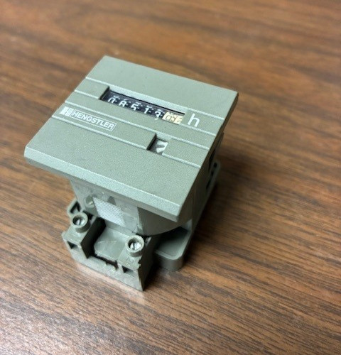 Hengstler 621-07-03 Electromechanical Hour Meter, 115VAC, Non-Resettable