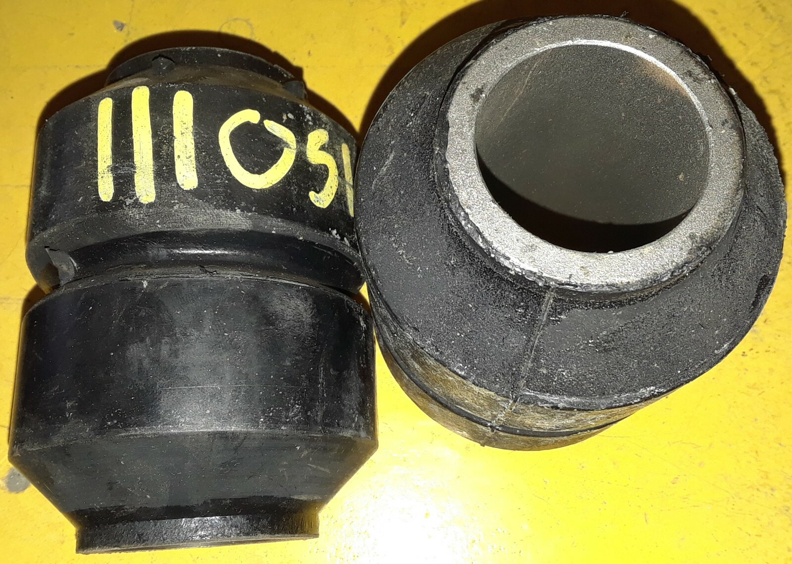 FREIGHTLINER RADIUS ROD BUSHING RDW1110512B000 / 1110512B000 QTY 3