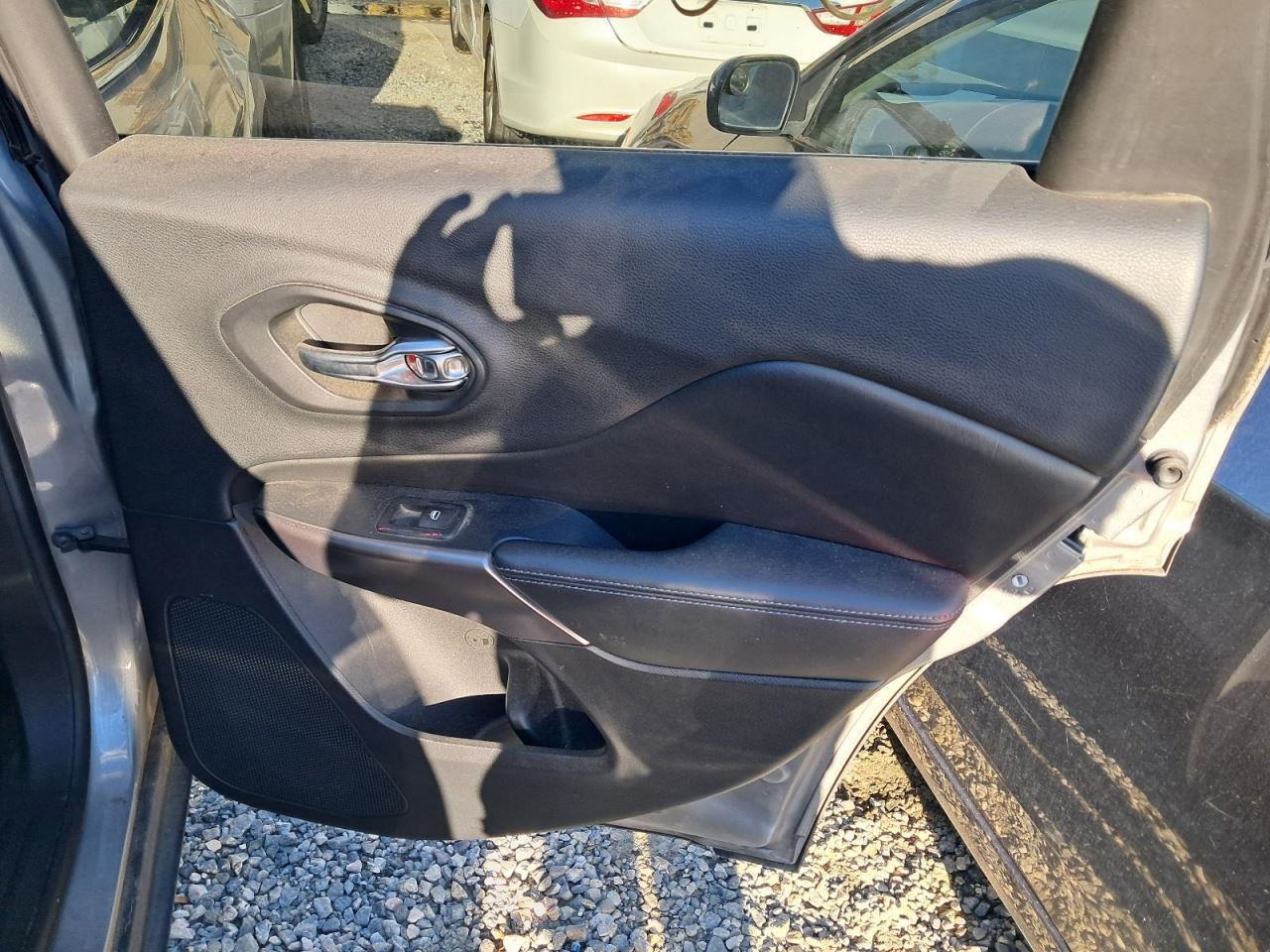 CHEROKEE 2019 Glove Box 4856684
