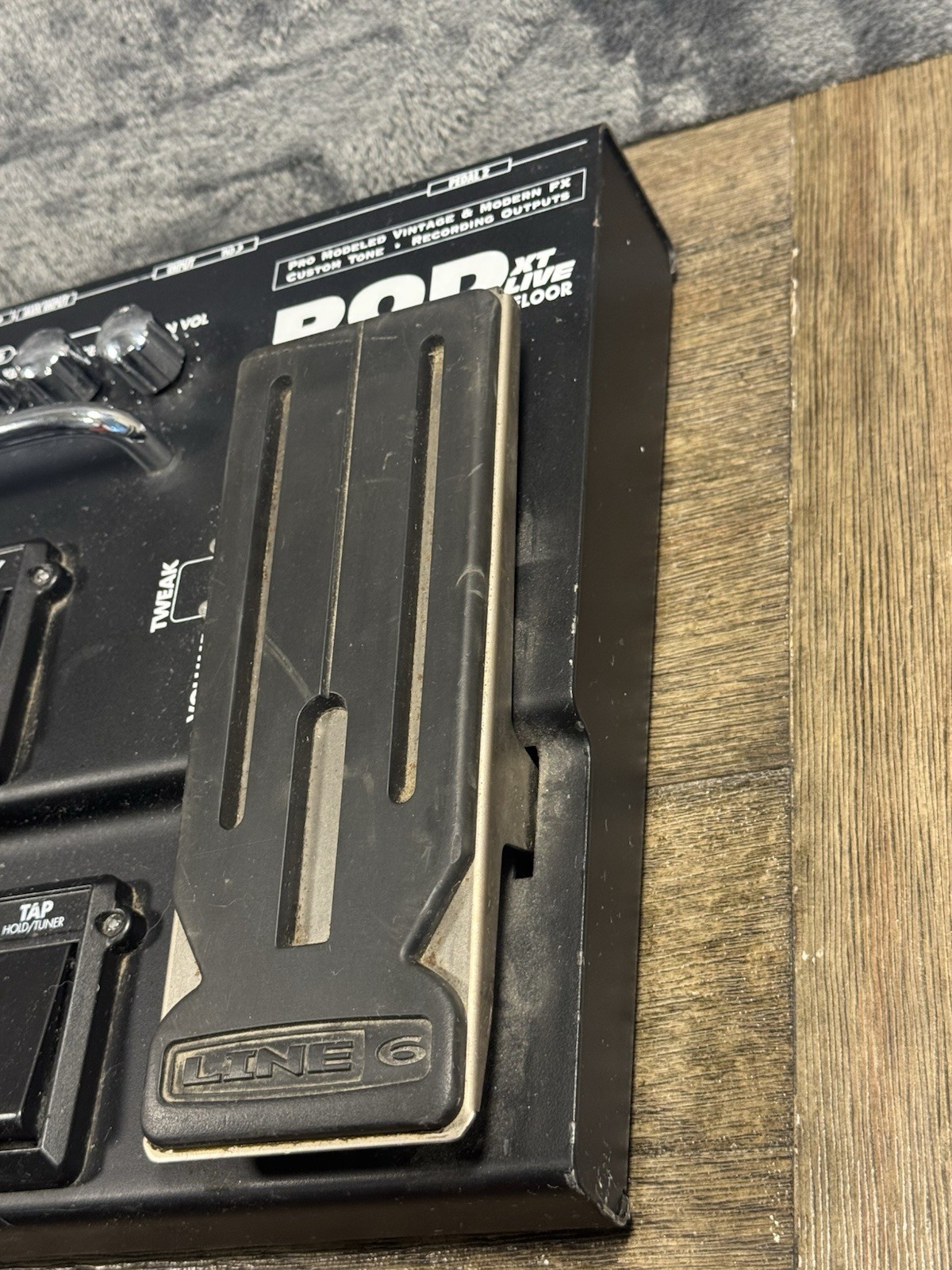 Line 6 POD XT Live Floorboard Guitar Multi-Effects Processor