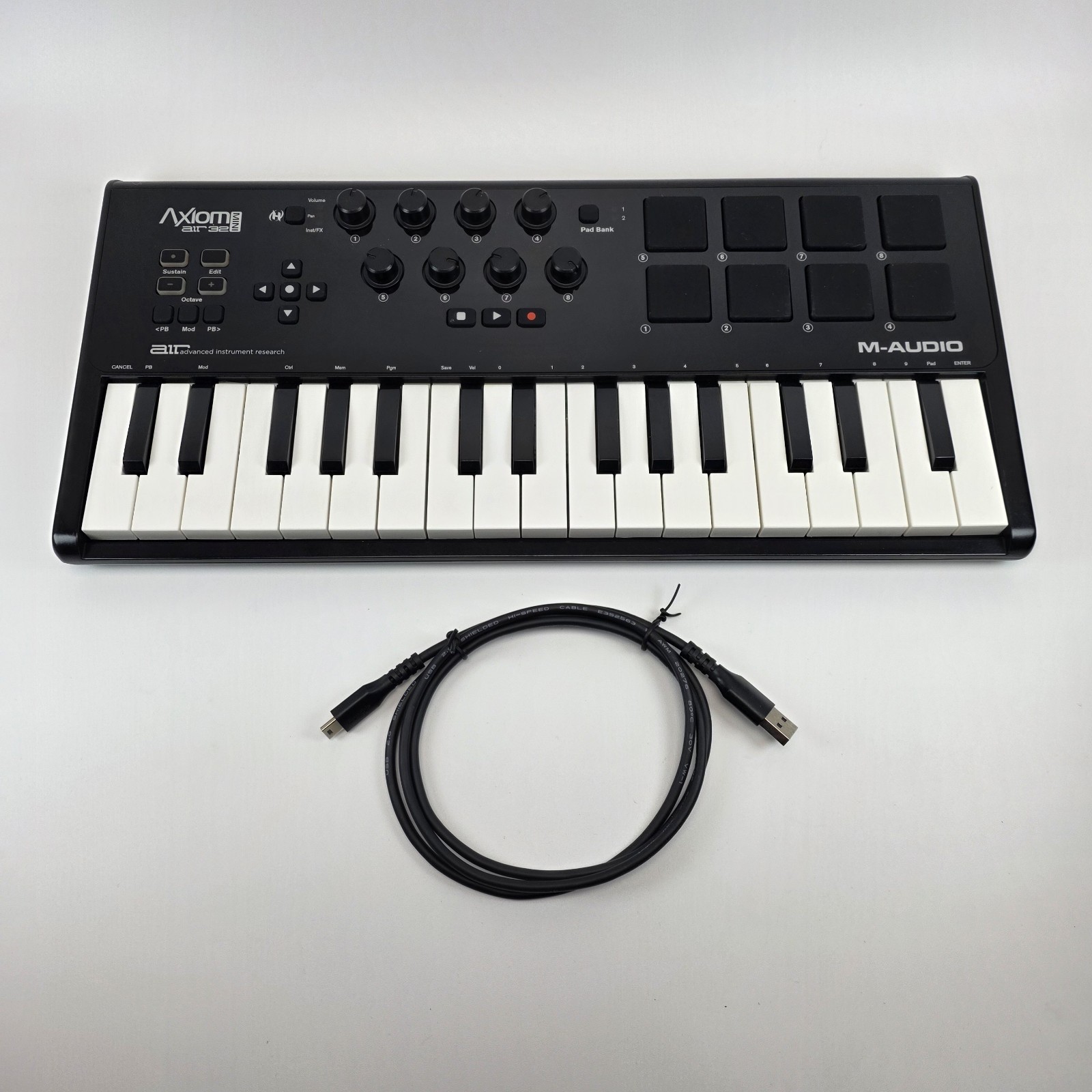 M-Audio Axiom AIR Mini 32 Keyboard and 8 Pad Controller