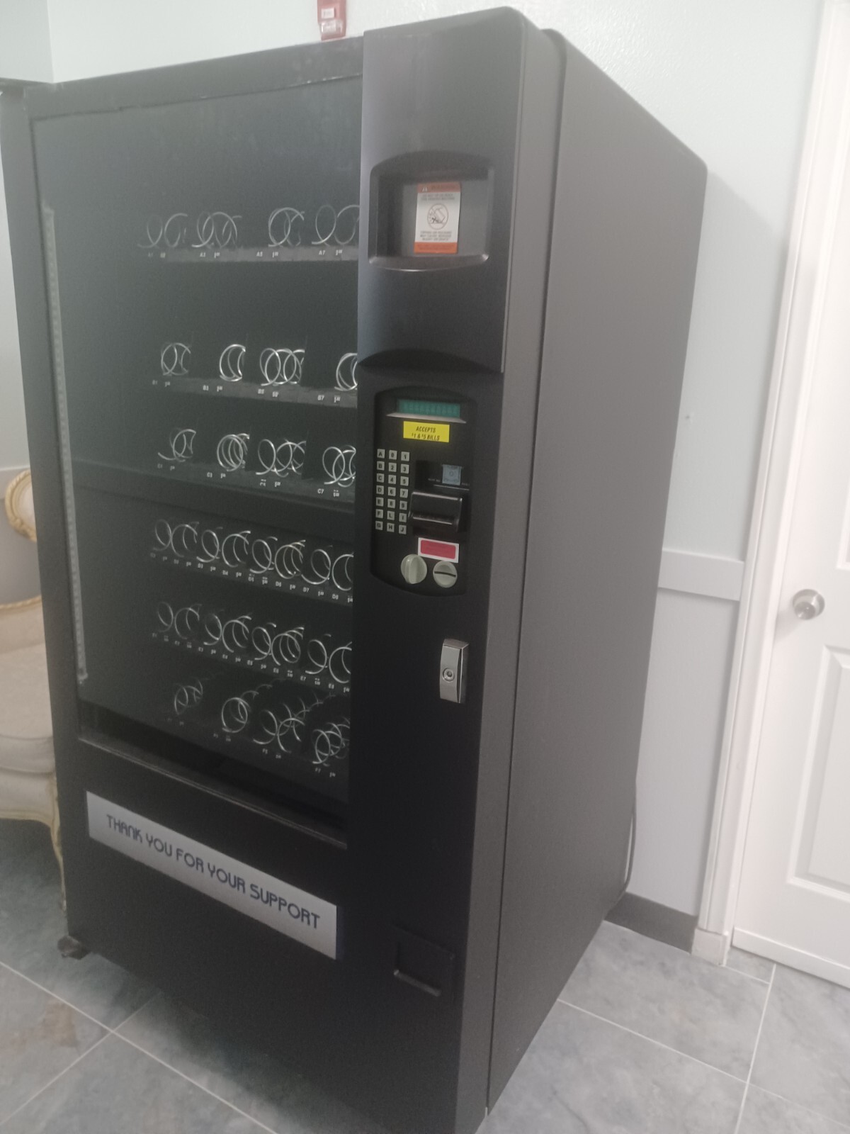Automatic Products 7600 Snack Vending Machine