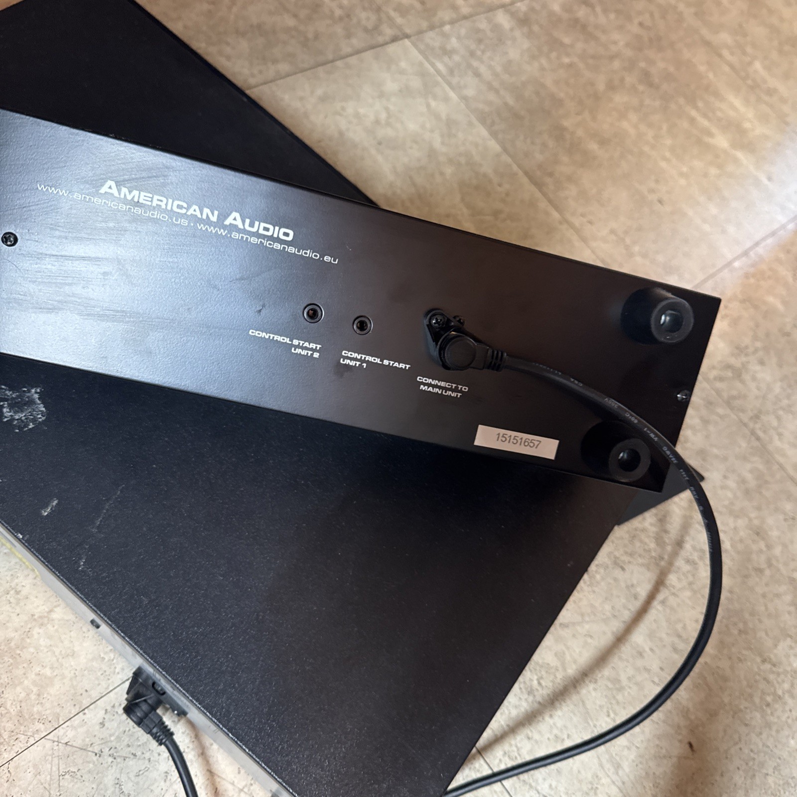 American Audio UCD-200 MKII DJ Controller CD Player WITH CABLE turns on *read*