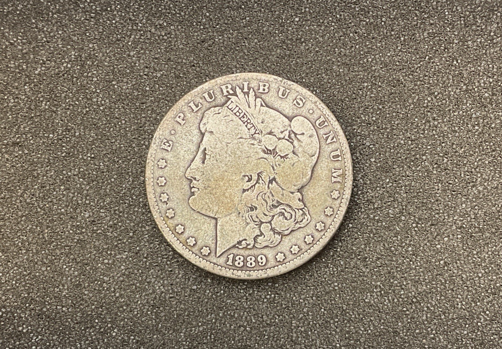 1889-O Morgan Silver Dollar #2997 Lorrain w/DSLips, V-Good Girl w/Red Lipstick