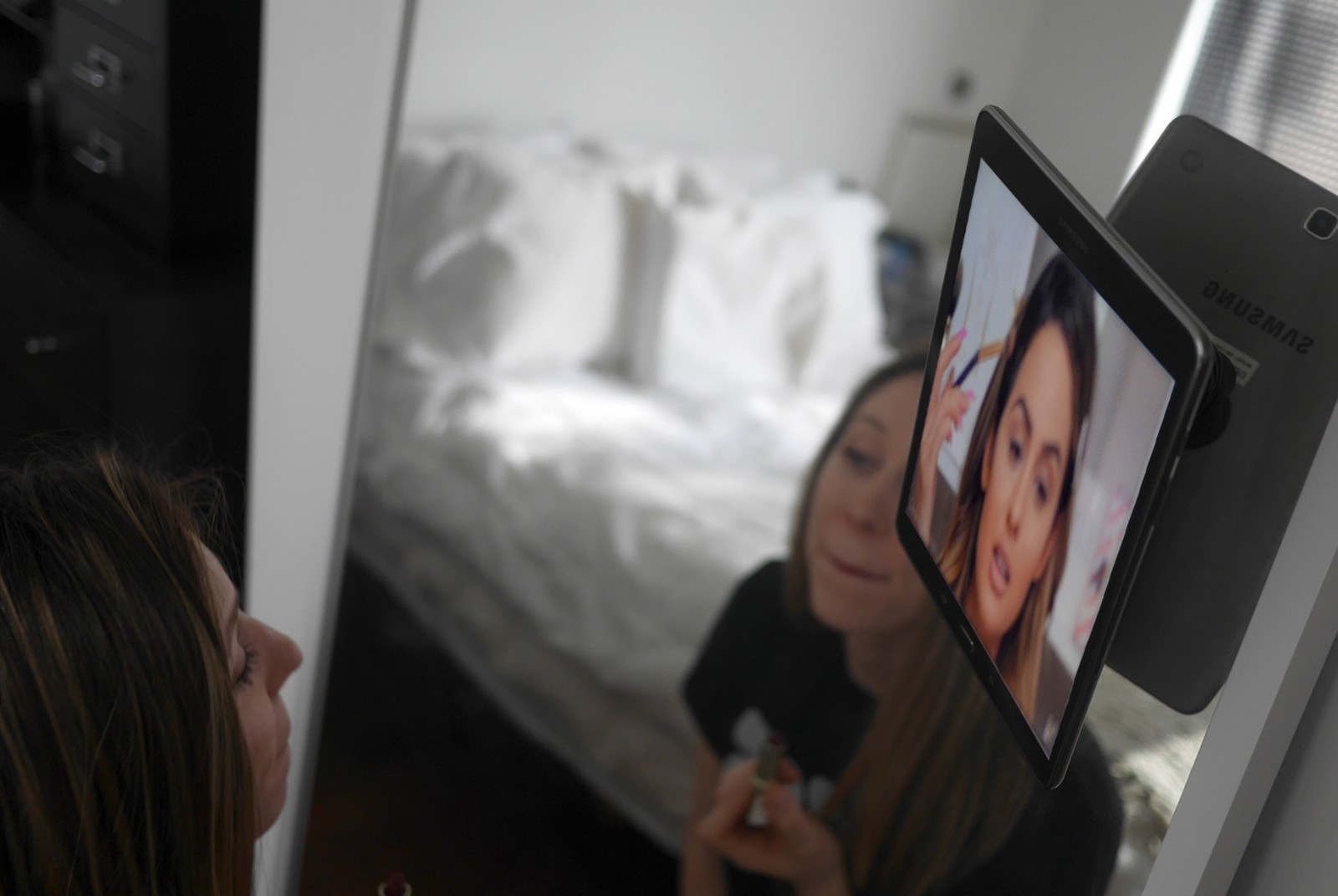 Clutchit Magnetic Movable Mount Universal Tablet and Phone Mount