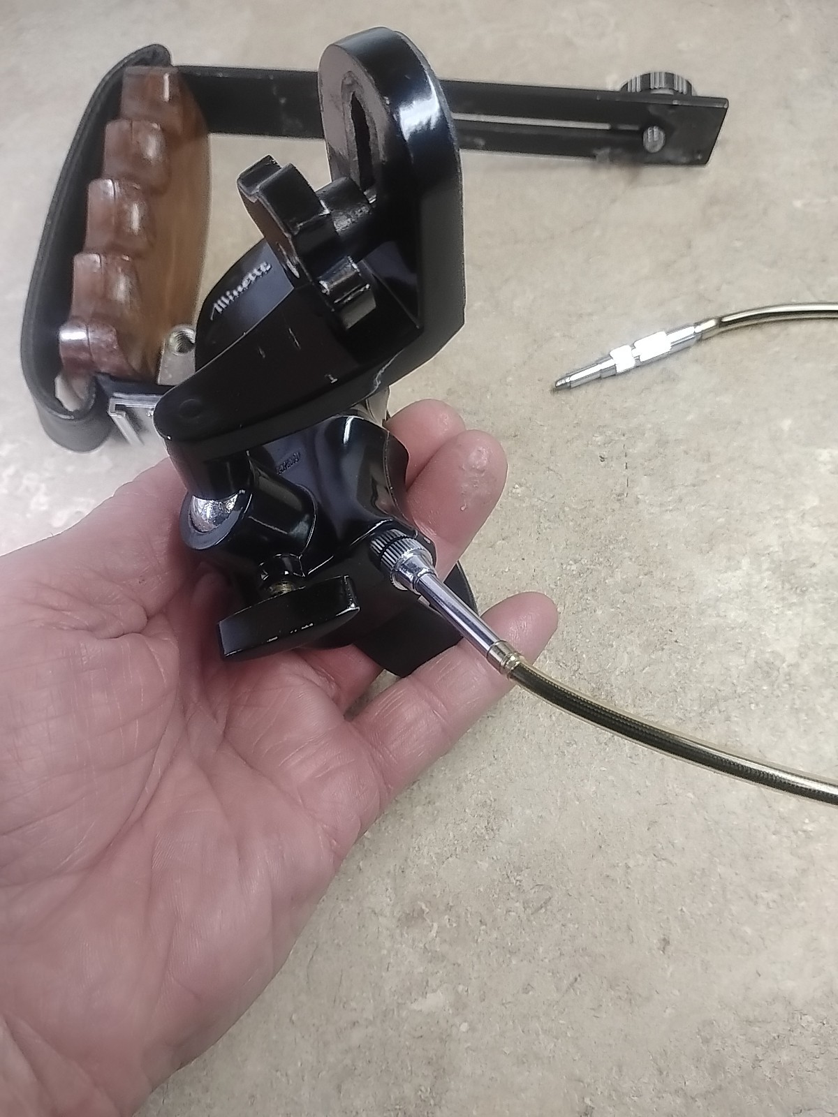 Minette Camera Hand Grip with Cable Shutter Release + King Grip Read