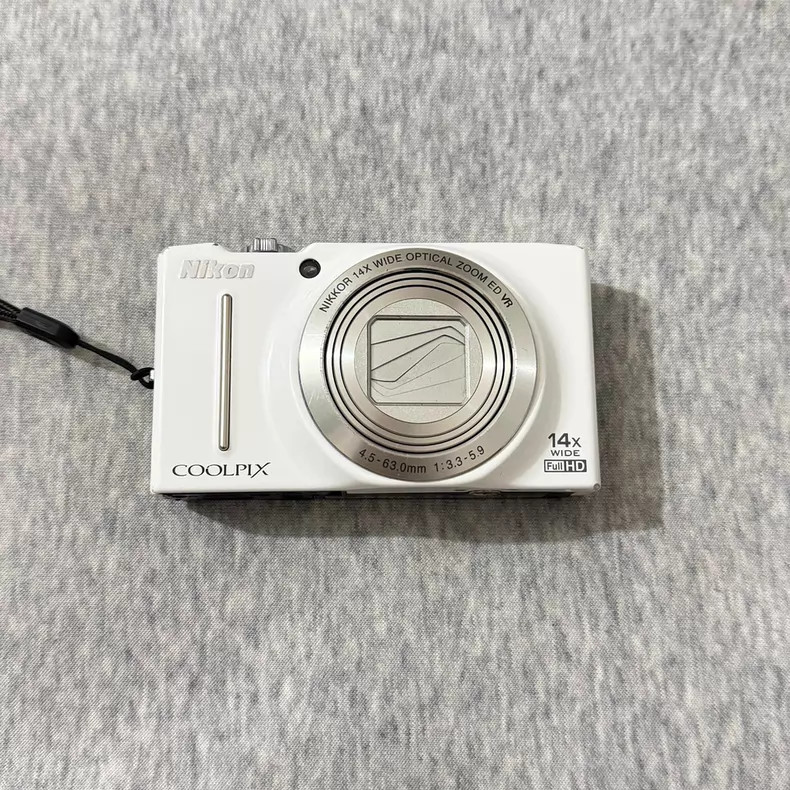 Nikon COOLPIX S8200 Digital Camera 16.1MP 14x Optical Zoom Vintage Auto Focus