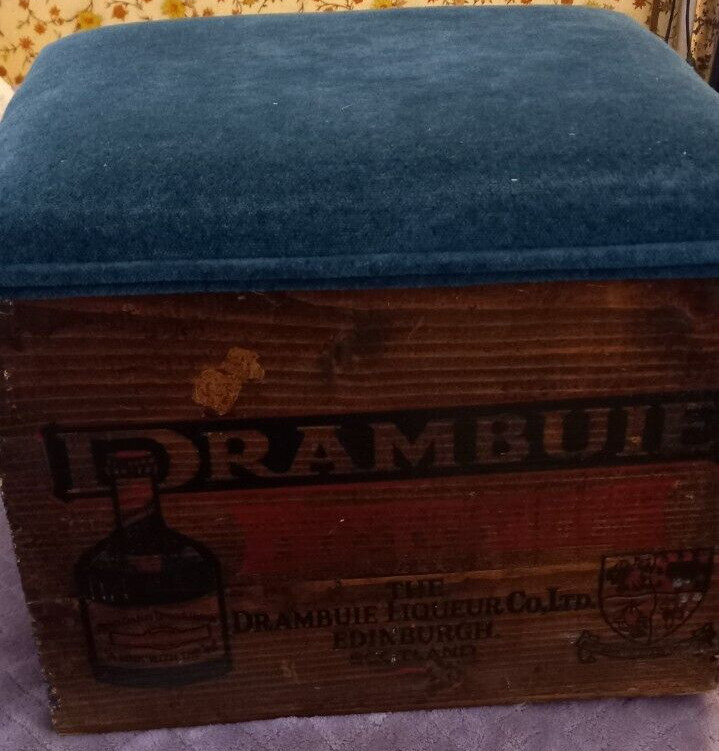 Vintage Drambuie Liqueur Co Scotland Foot Stool Green Top Cushion