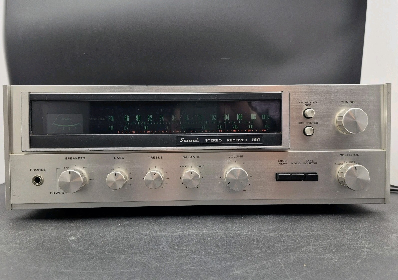 Sansui 551 Stereo Receiver Vintage Silver Works / Right Channel Low – See Video