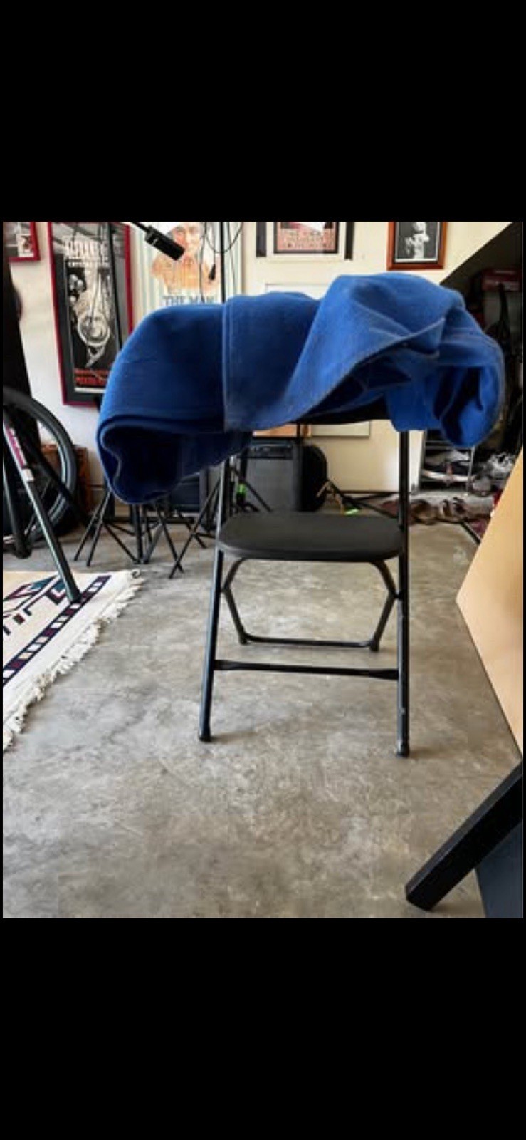 Chair Suspension illusion
