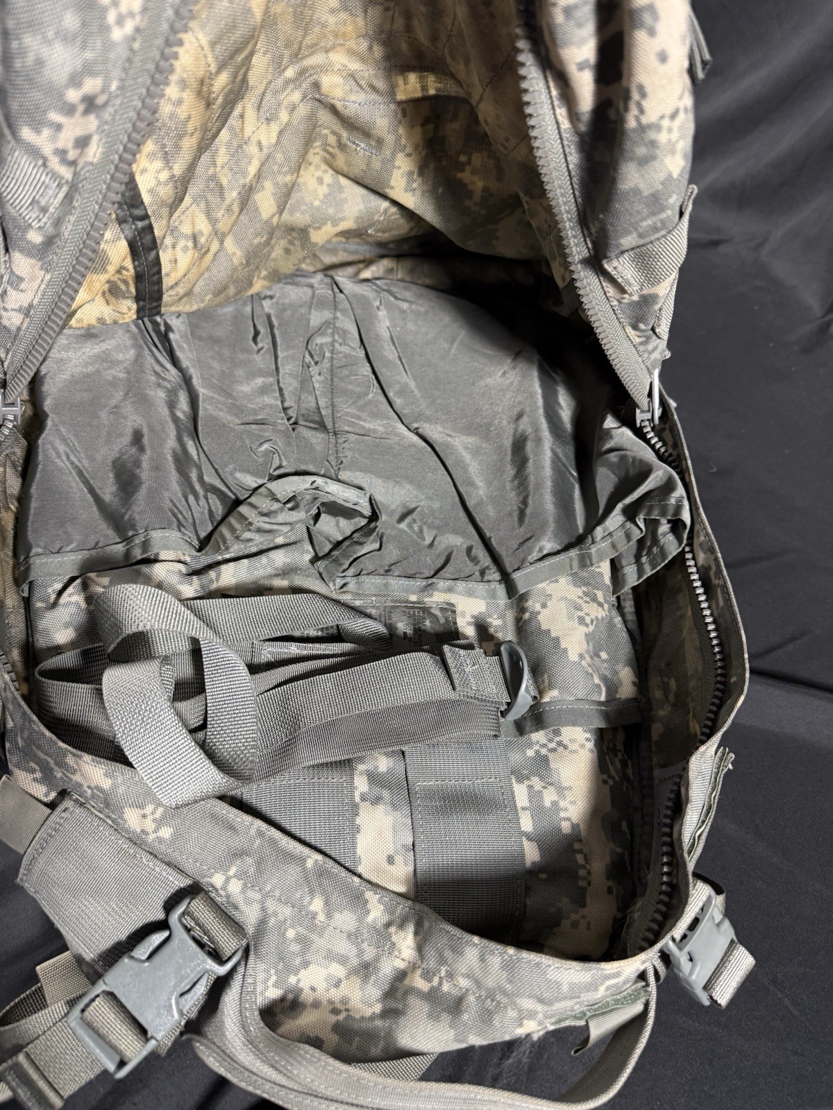 ACU Molle II Medium Ruck Pack Rucksack Complete W/ Straps, Frame & Kidney Pad