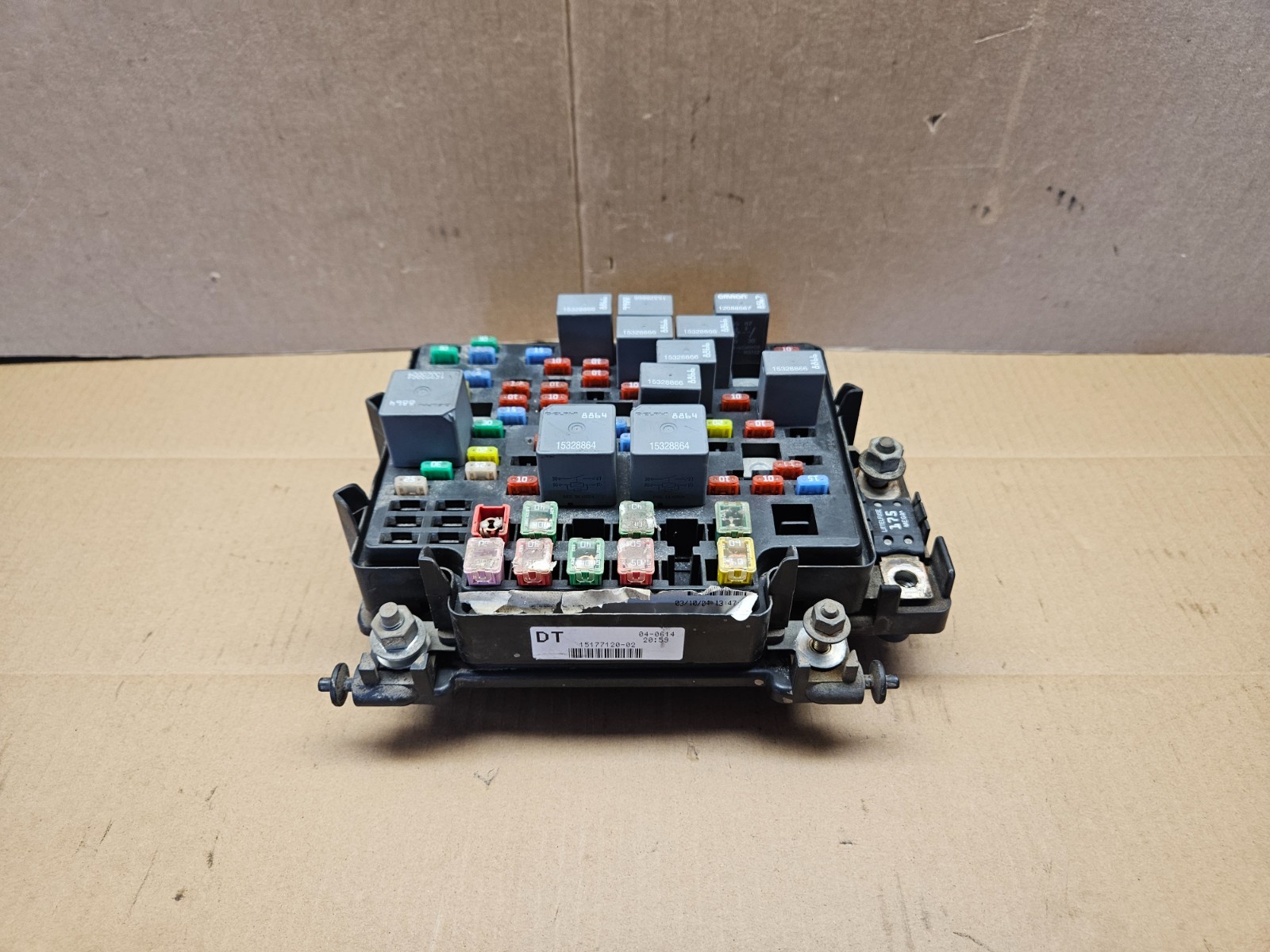 03-05 Chevrolet/GMC Duramax 6.6 LB7 LLY Underhood Fuse Box 15177120-02 DT OEM GM