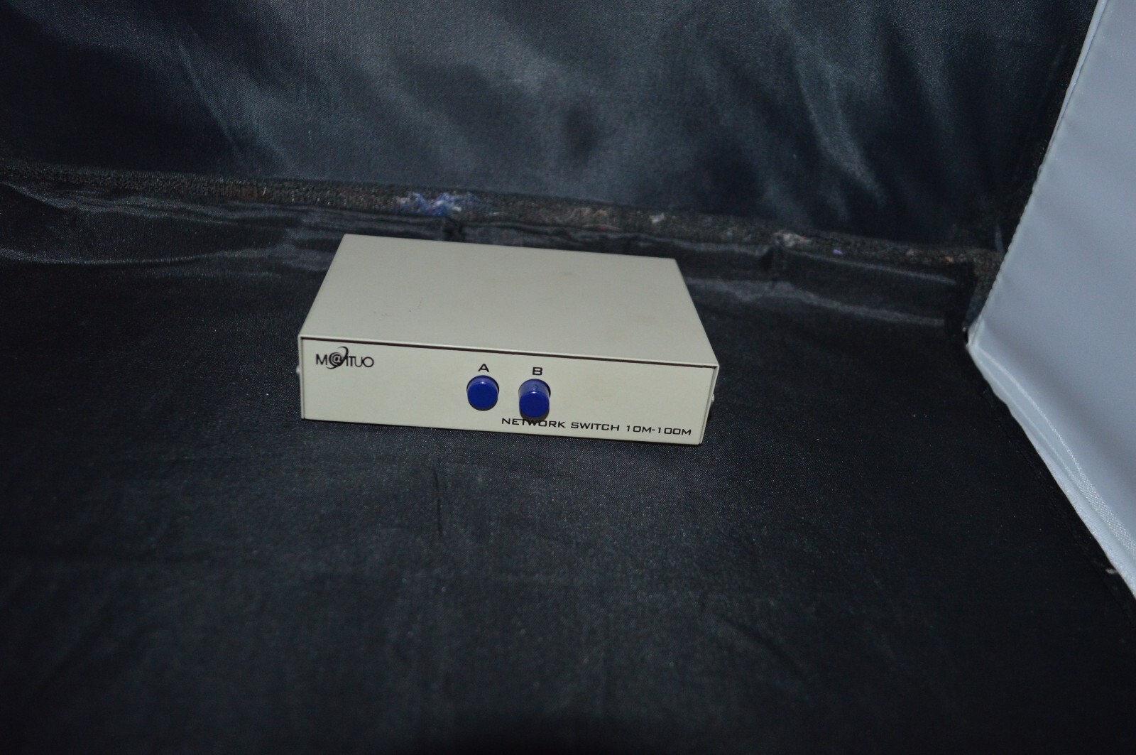 2 Port Button Network Switch - 10M-100M - R6