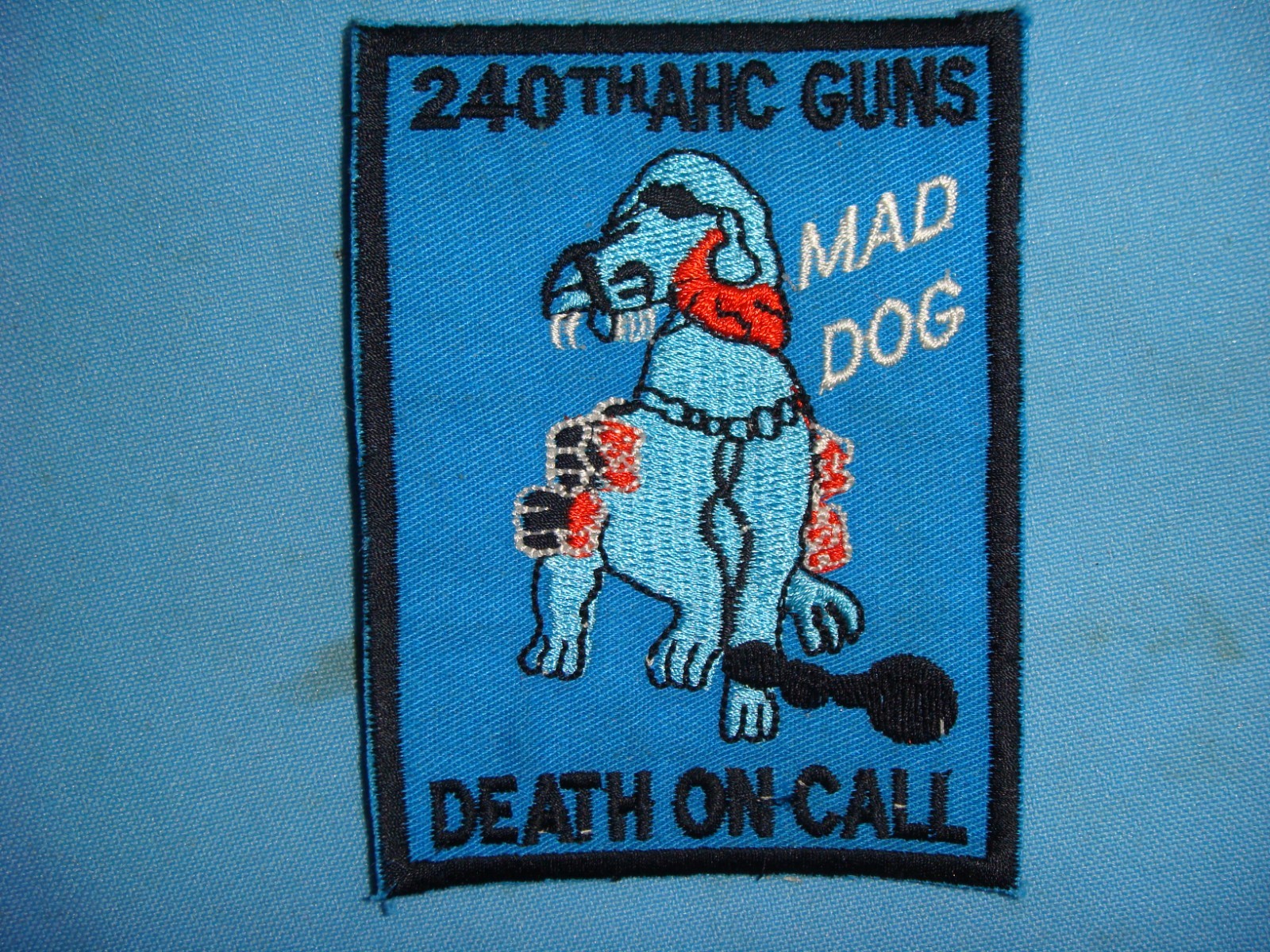 VIETNAM WAR PATCH, US 240th ASSAULT HELICOPTER Co. GUNS " MAD DOG "