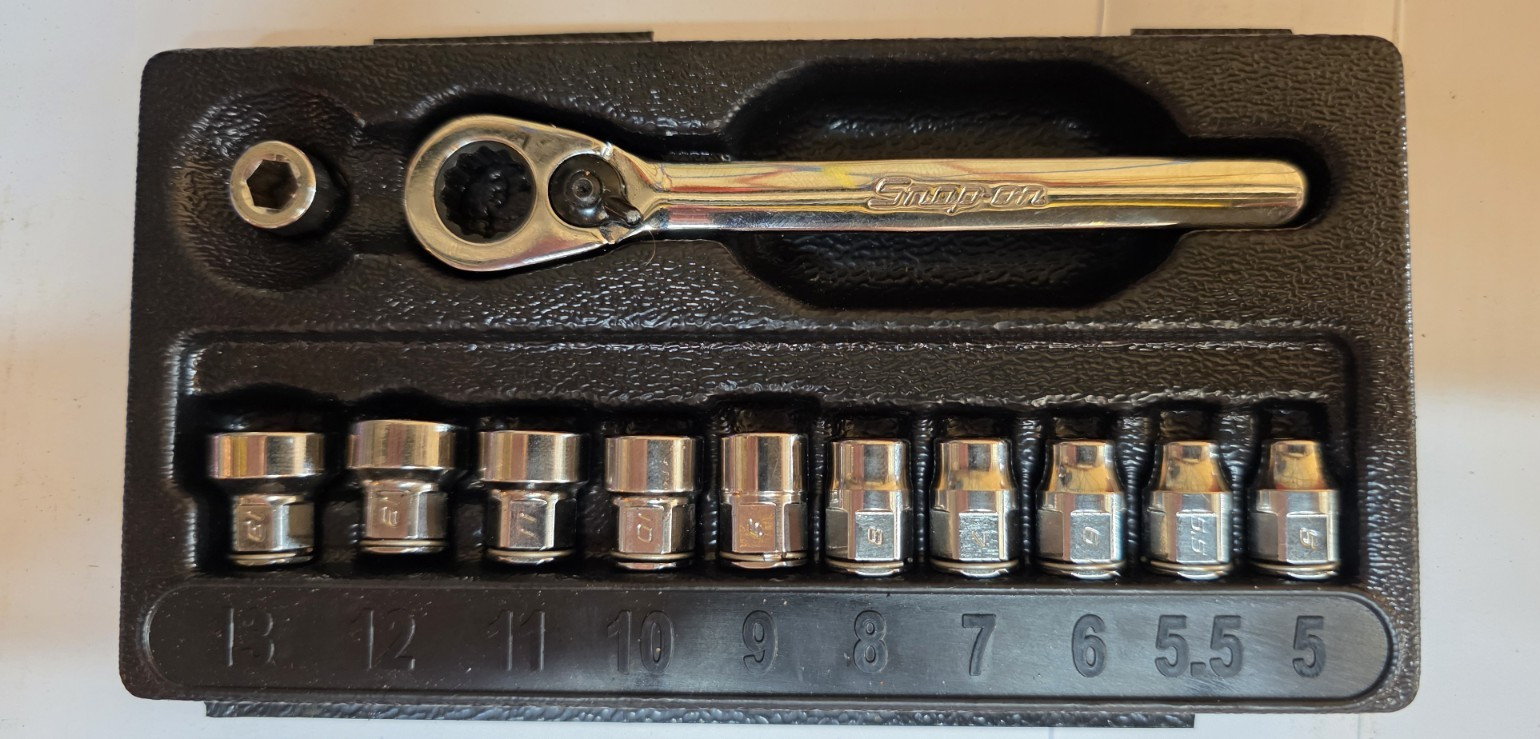 LIKE NEW Snap-On 112RTMA 1/4" Dr. 12-pc Metric Low Pro Pass Through Ratchet Set