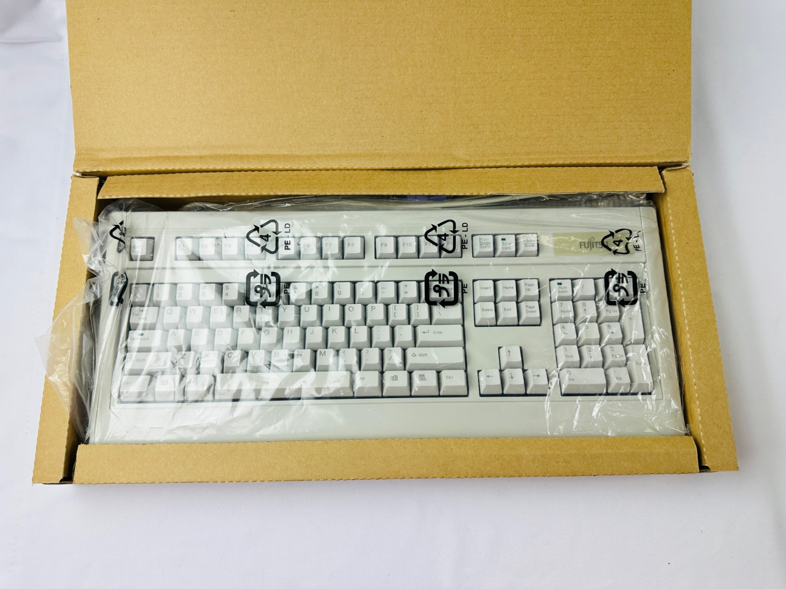 Fujitsu FKB4725 N860-4726-T651/20 FKB4726-651/20 Keyboard