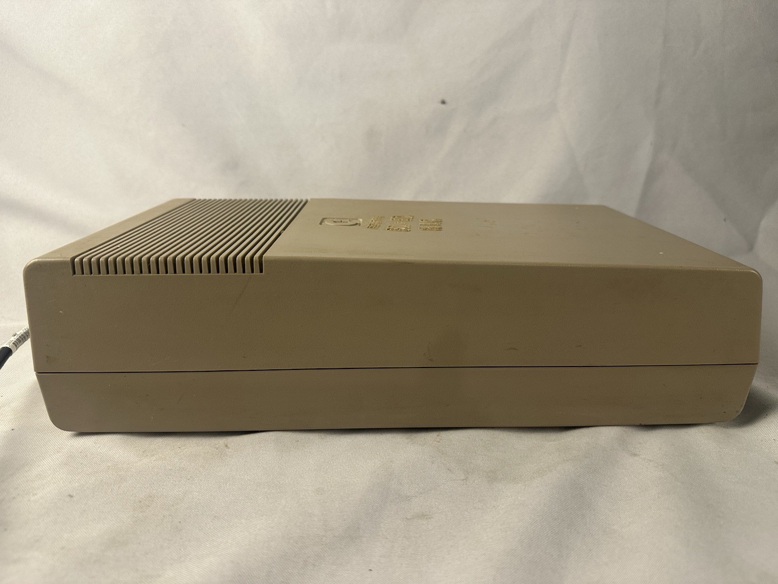 Commodore 1541 5.25in Single Floppy Disk Drive, Serial Interface Beige Powers On