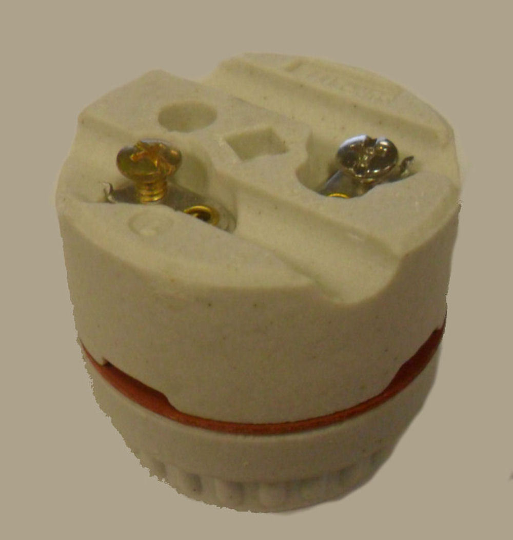 2-PIECE MEDIUM-BASED LAMP PART SOCKET TR-88