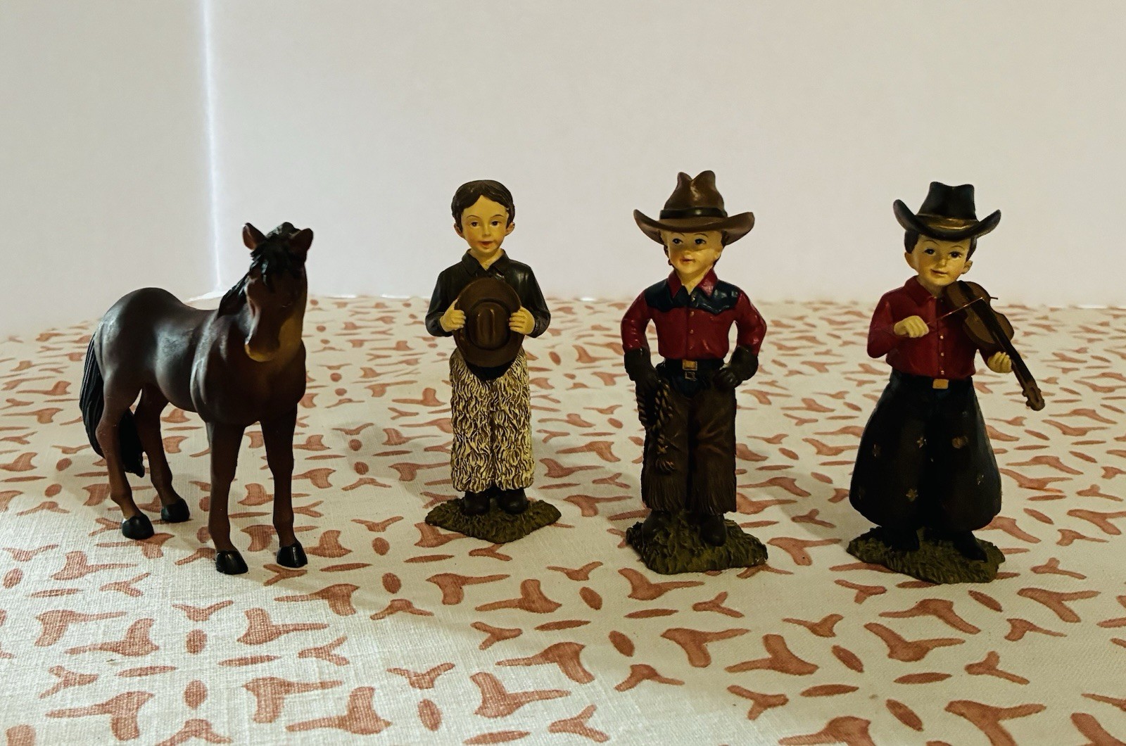 Cowboy Figurines Set of 3 with Horse. Polystone Resin. Western Decor
