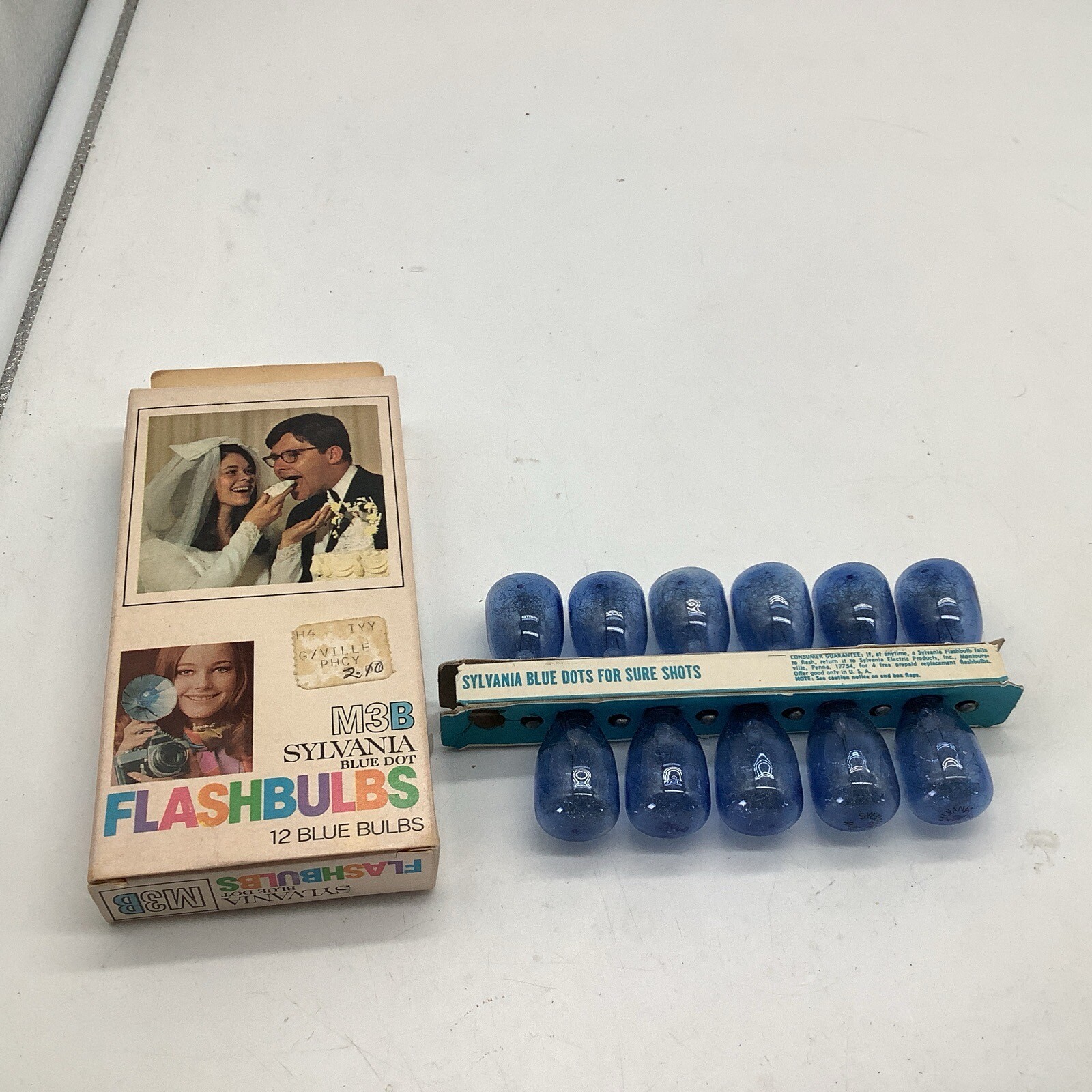 New Old Stock Sylvania Blue Dot M3B Flashbulbs 11 Blue Bulbs Made On USA