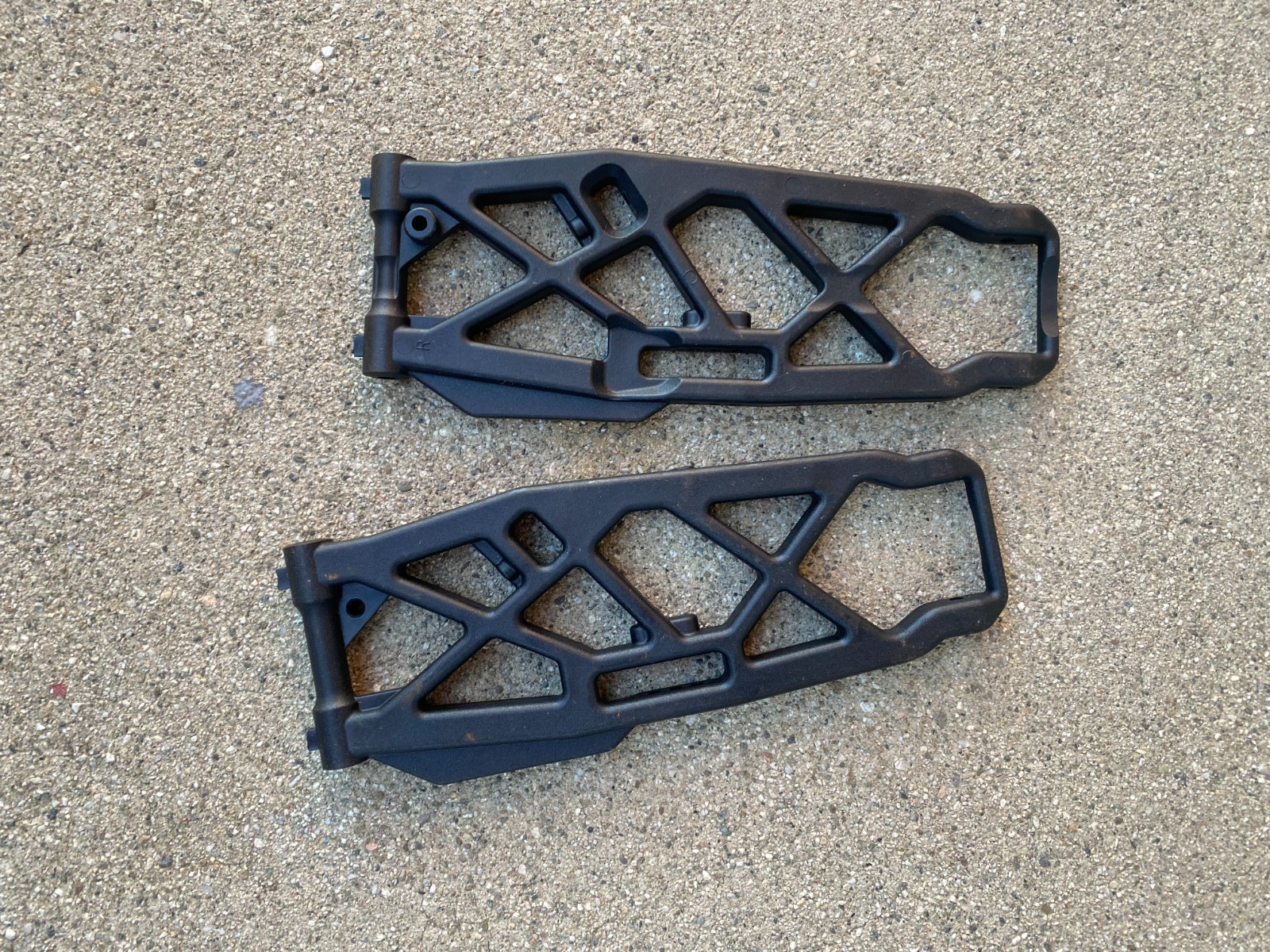 MUGEN SEKI MBX6T 1/8 TRUGGY REAR LOWER ARMS *NEW* ✅ REDS NOVAROSSI O.S. WERKS
