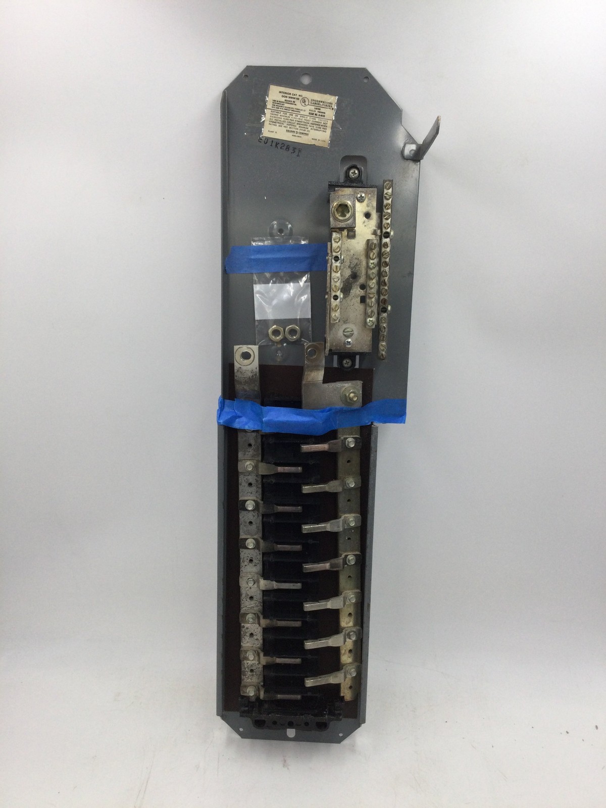 Square D QON30MW150 150 Amp 15 Space/30 Circuit 120/240 VAC Load Center Guts