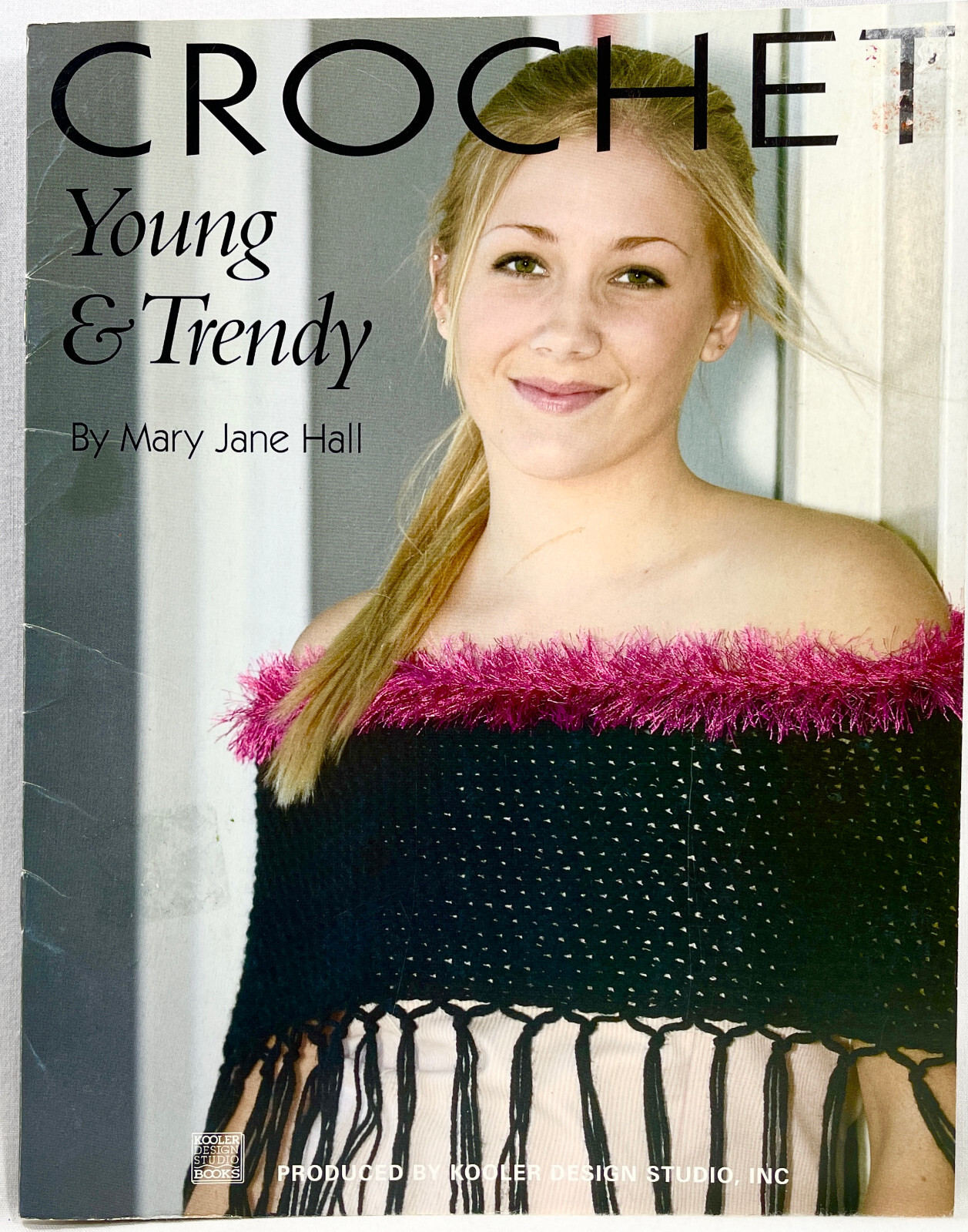 2005 Leisure Arts Young & Trendy 4226 Crochet Pattern Book 6 Designs Wraps 13230