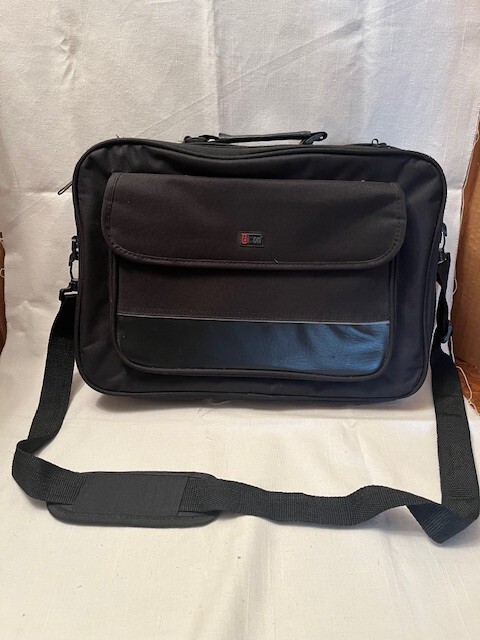 Icon Black 17" Notebook Computer Case With Shoulder Strap Pre-owned