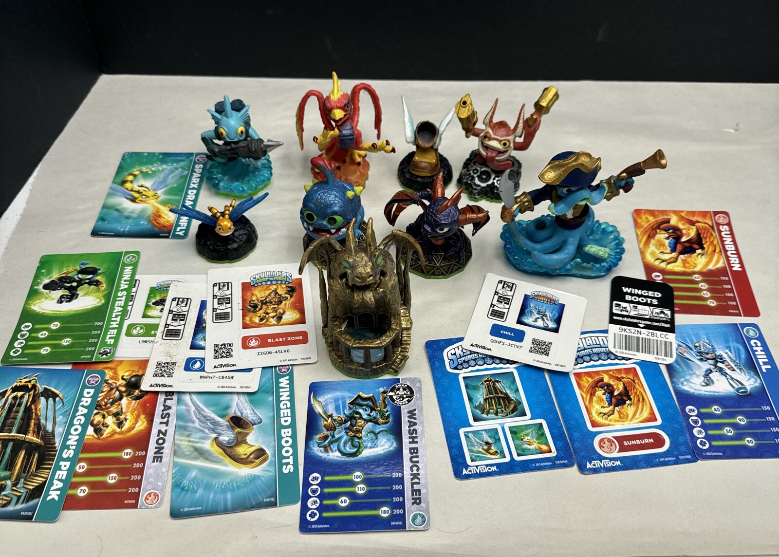 Skylanders Lot Of 9 Figures  Some Cards