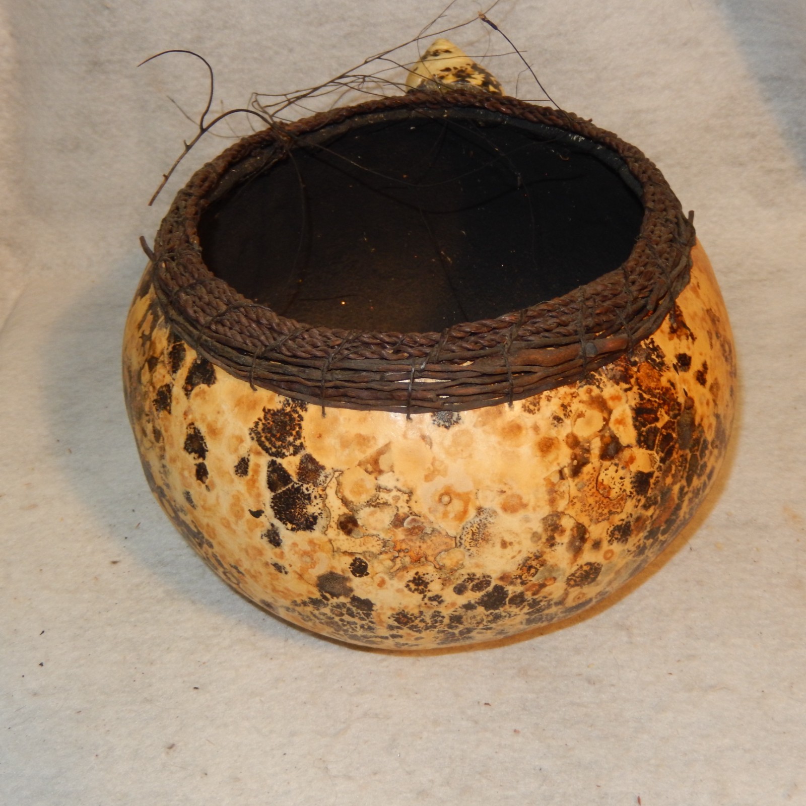 Handcrafted Bea WHITEHEAD Mottled GOURD Basket Seashell Shell Speckled Weaved