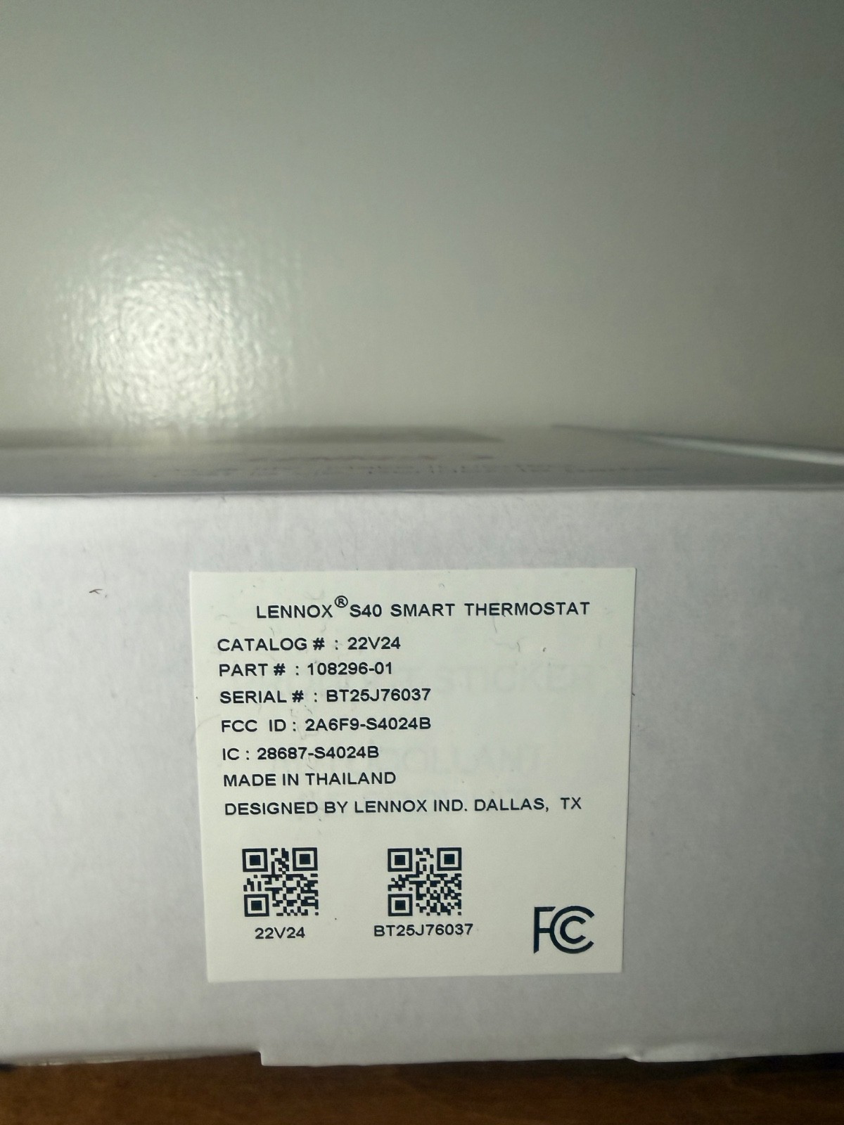 Lennox S40 (22V24) Smart Thermostat with Touchscreen