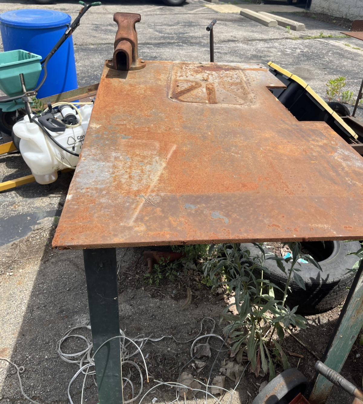 STEEL WELDING TABLE WITH VICE