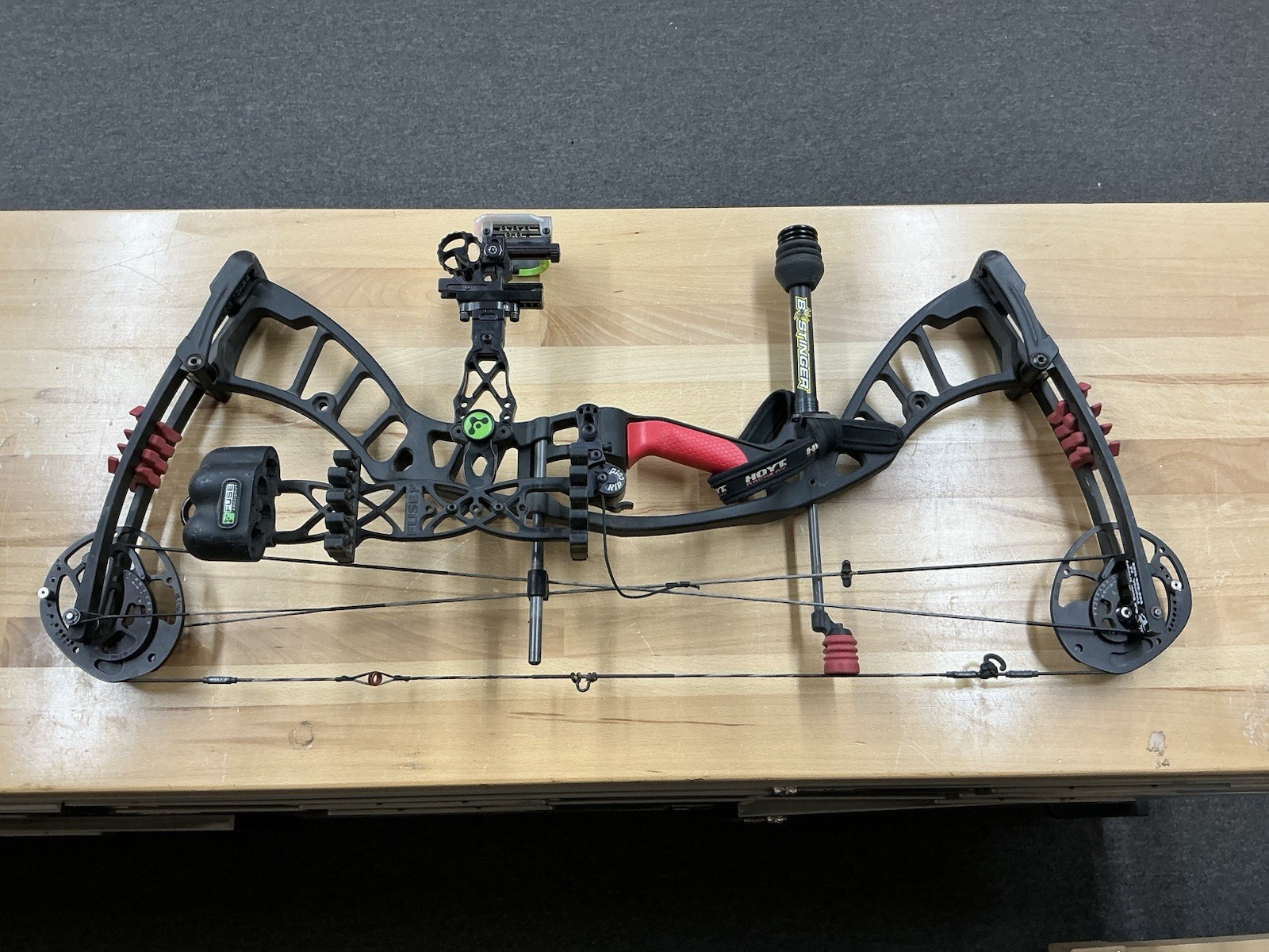 Hoyt Powermax Compound Bow RH 60-70 LBS 25.5-30 DL Great Condition