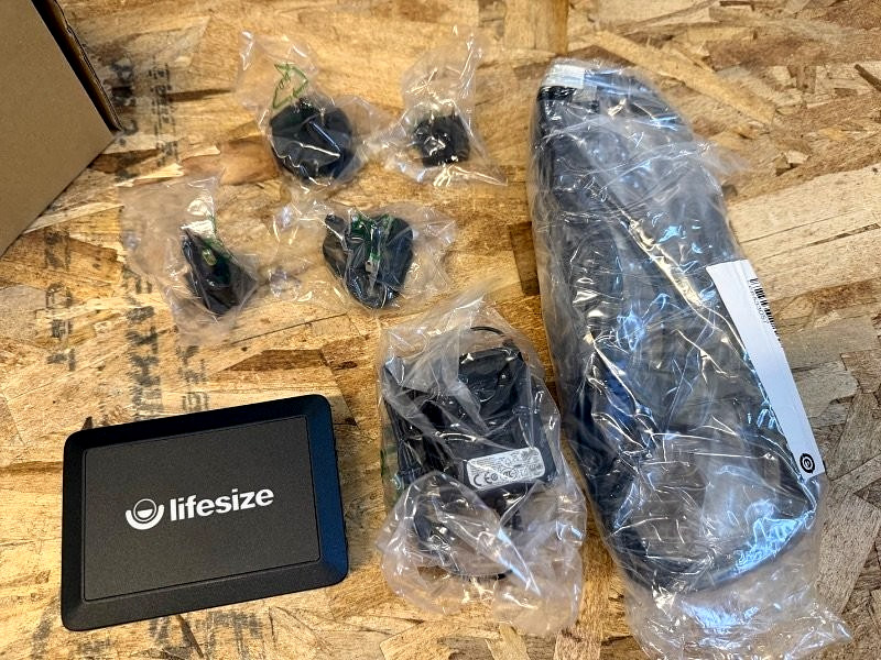 Lifesize Share Wireless Media Sharing Device 1000-0000-0922 (19A-B3)