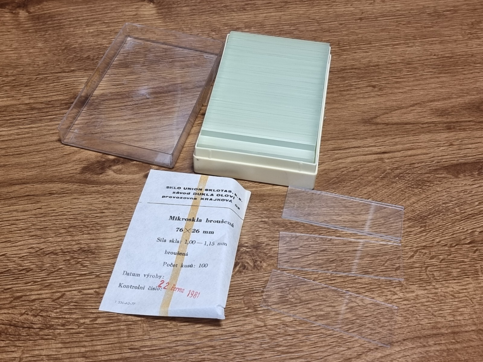 LOT OF 100 Micro glass - 76x26mm / 1,00-1,15mm - Sanded - SKLO UNION SKLOTAS