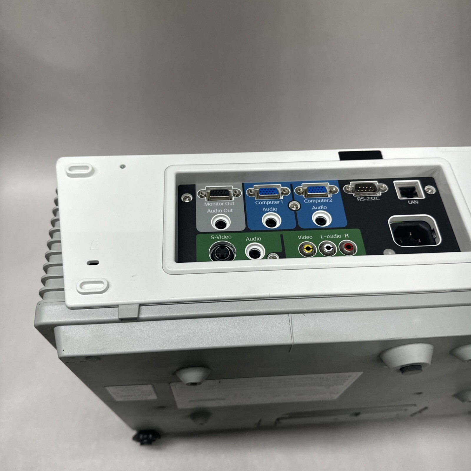Epson PowerLite 6110i Projector LCD 3500 Lumens Variable Projector +Lamp & Cable