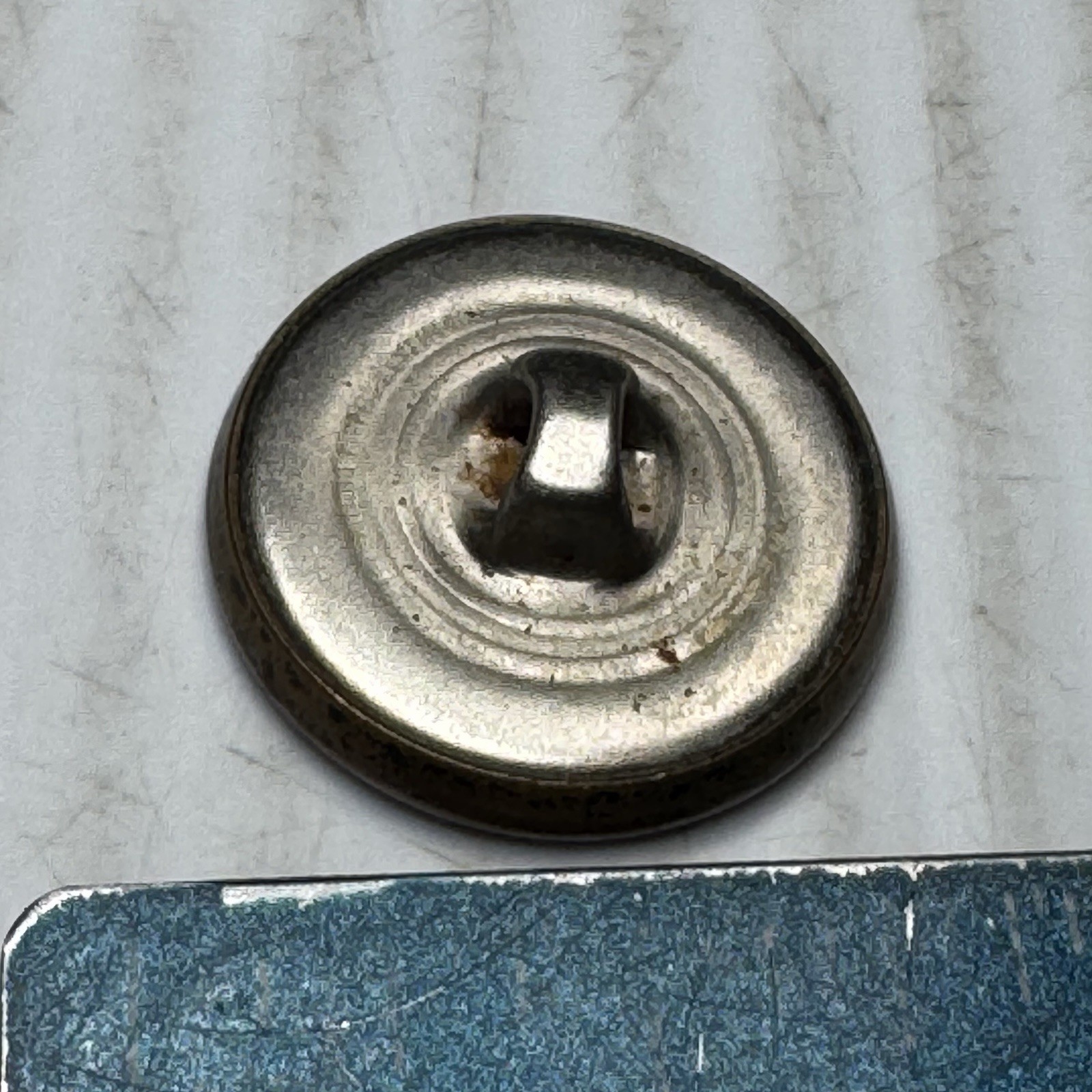 JE MAINTIENDRA (I WILL MAINTAIN) BRONZE BUTTON - 3/4 INCH